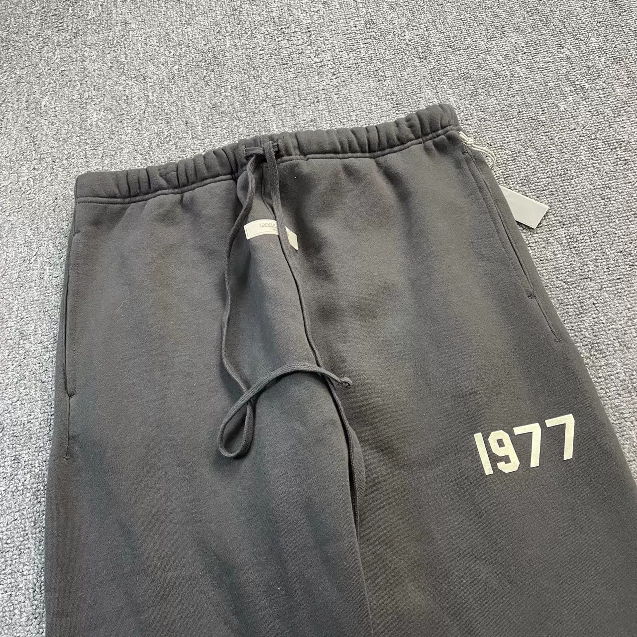 Fear of God Fear Of God ESSENTIALS 1977 Sweatpants Size US 32 / EU 48 - 3 Thumbnail