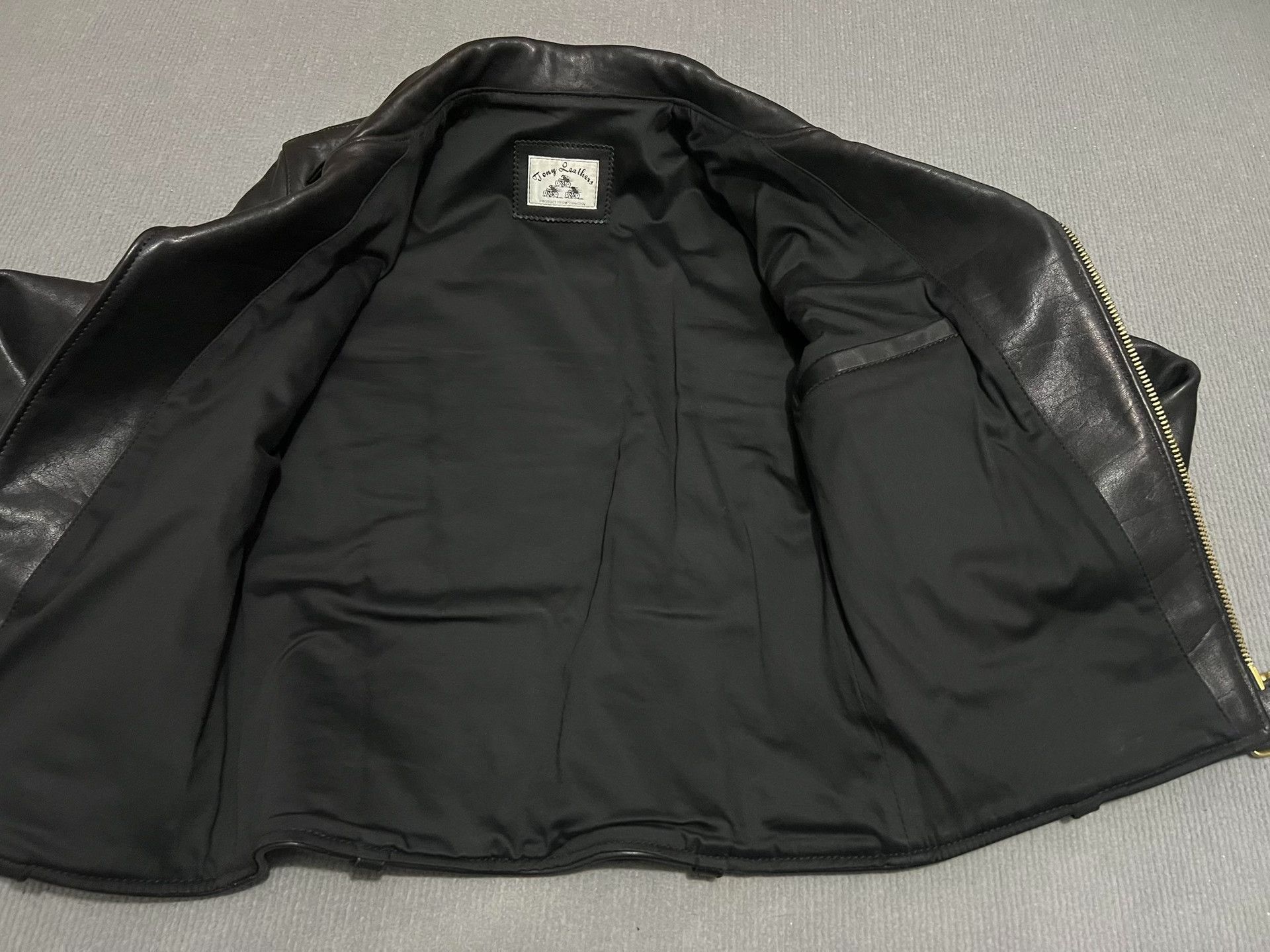 Freewheelers Custom Cowhide Leather Biker Jacket Size US L / EU 52-54 / 3 - 5 Thumbnail