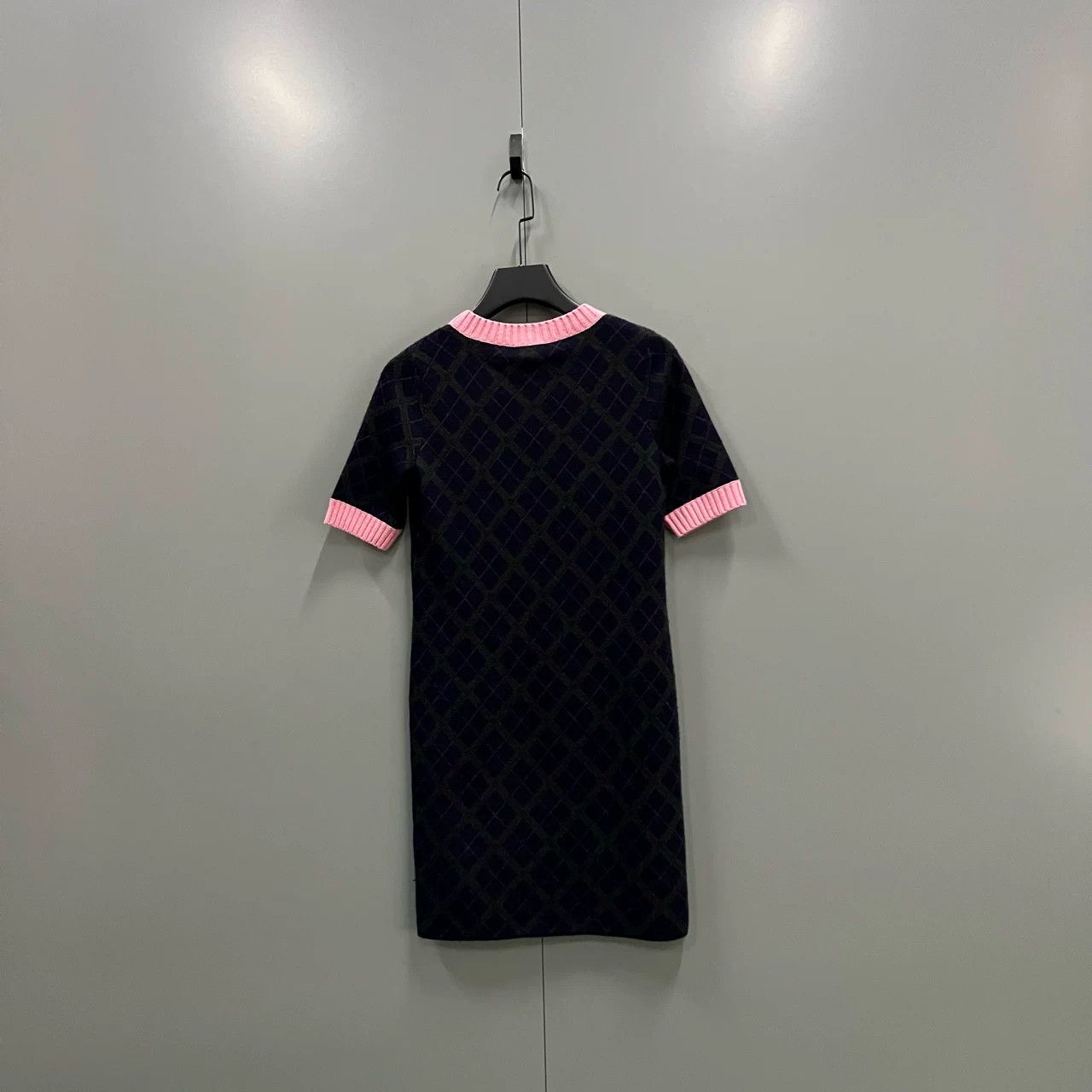 Chanel CHANEL Wool Colorblock Round Neck Knit Dress Size XXS / US 00 / IT 34 - 2 Thumbnail