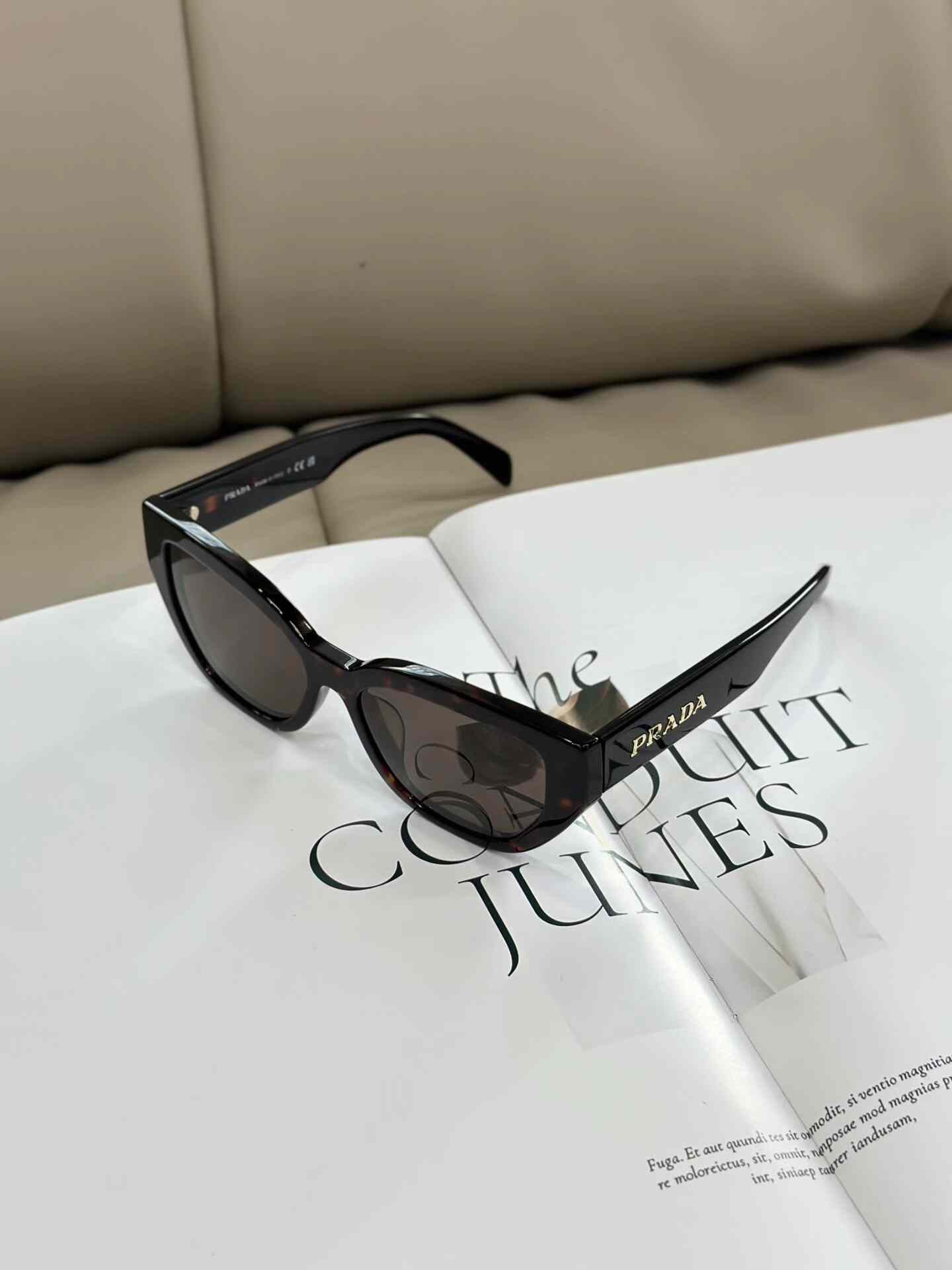 Prada PRADA Tortoiseshell Irregular Sunglasses Size ONE SIZE - 4 Thumbnail