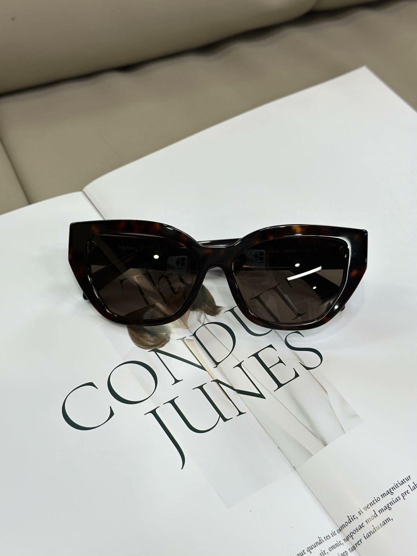 Prada PRADA Tortoiseshell Irregular Sunglasses Size ONE SIZE - 2 Thumbnail