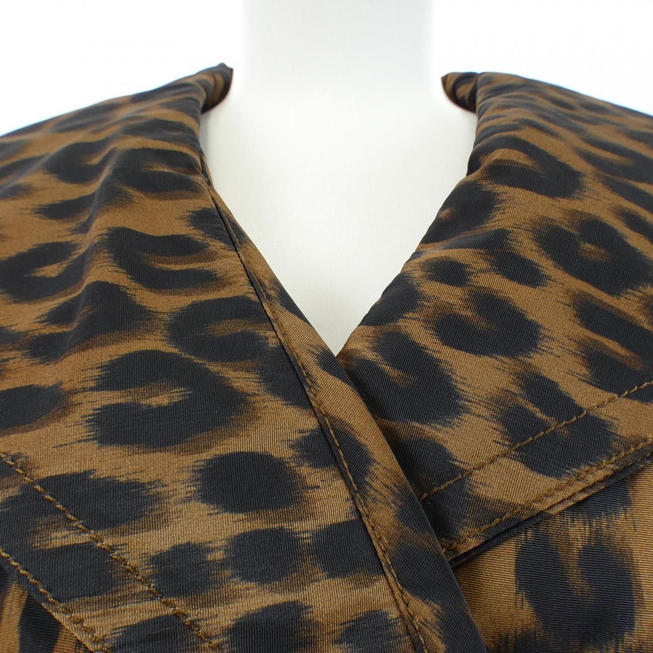 Louis Vuitton Louis Vuitton Louis Vuitton Coat Textile Outerwear WTCO03PS4 DUTY FREE for USA Size ONE SIZE - 5 Thumbnail