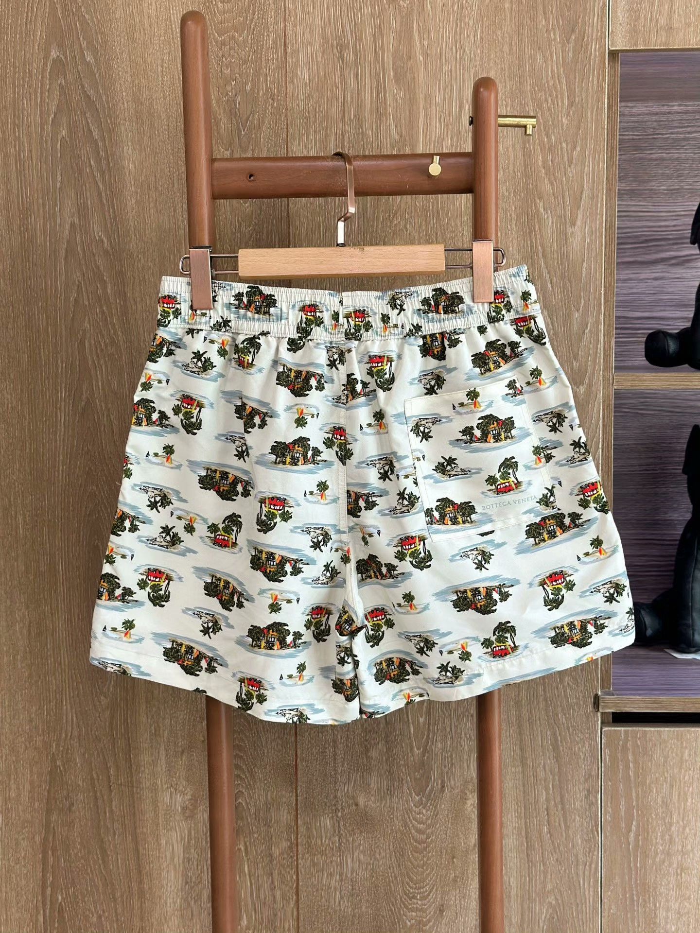 Bottega Veneta Bottega Veneta Elastic Waist Beach Shorts Size US 30 / EU 46 - 2 Thumbnail
