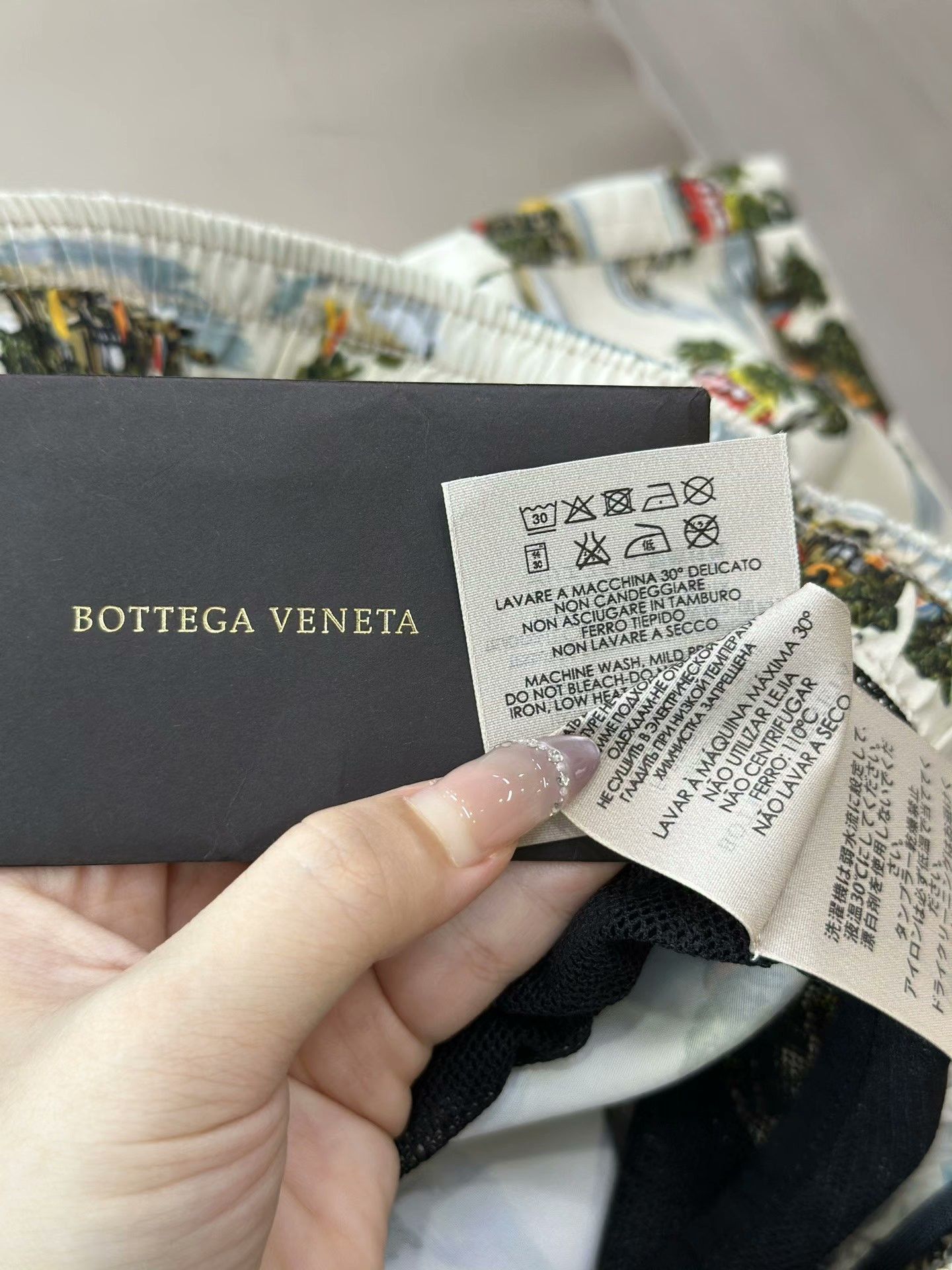 Bottega Veneta Bottega Veneta Elastic Waist Beach Shorts Size US 30 / EU 46 - 6 Thumbnail