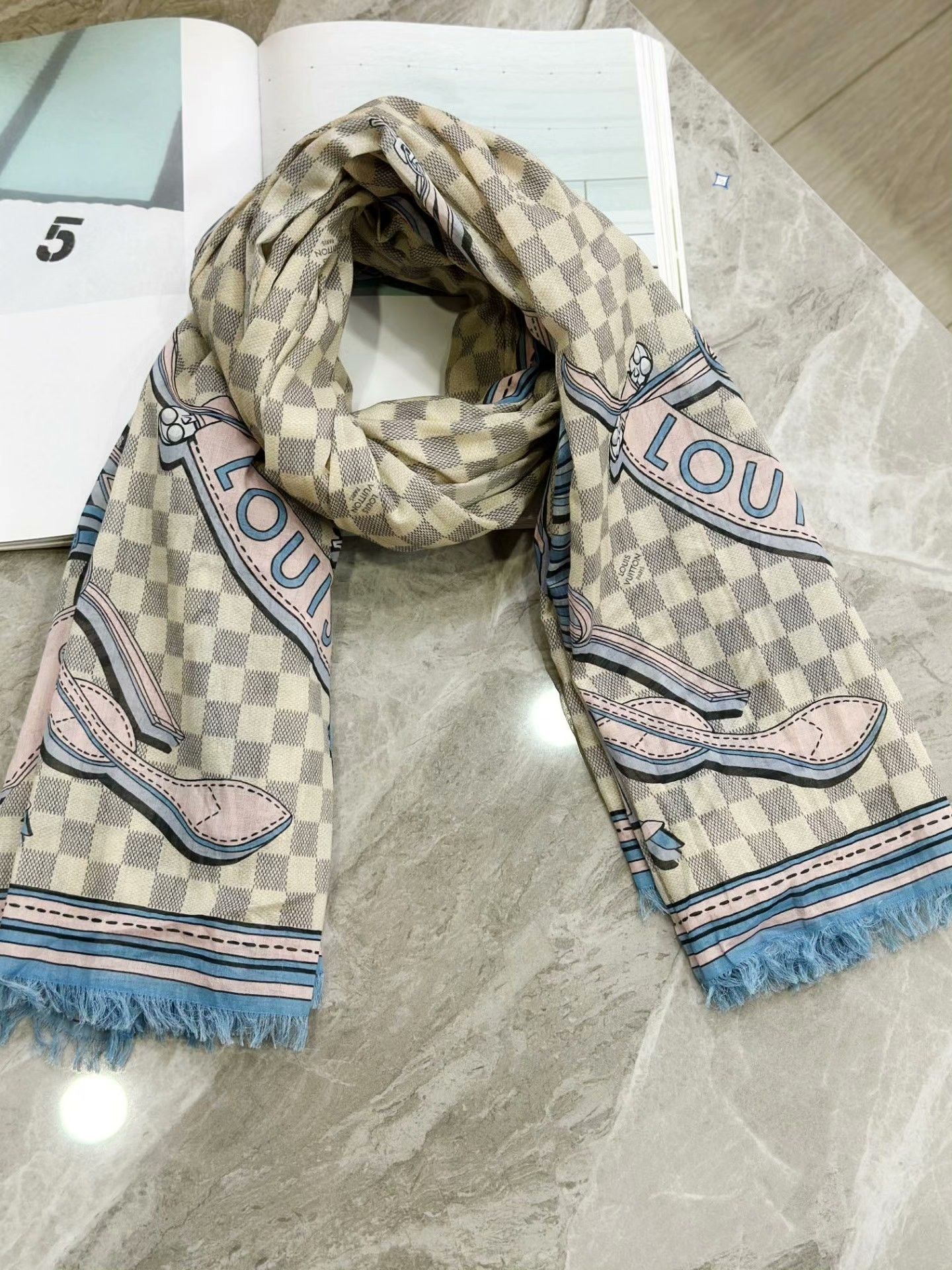 Louis Vuitton Louis Vuitton Damier Check Scarf Size ONE SIZE - 3 Thumbnail
