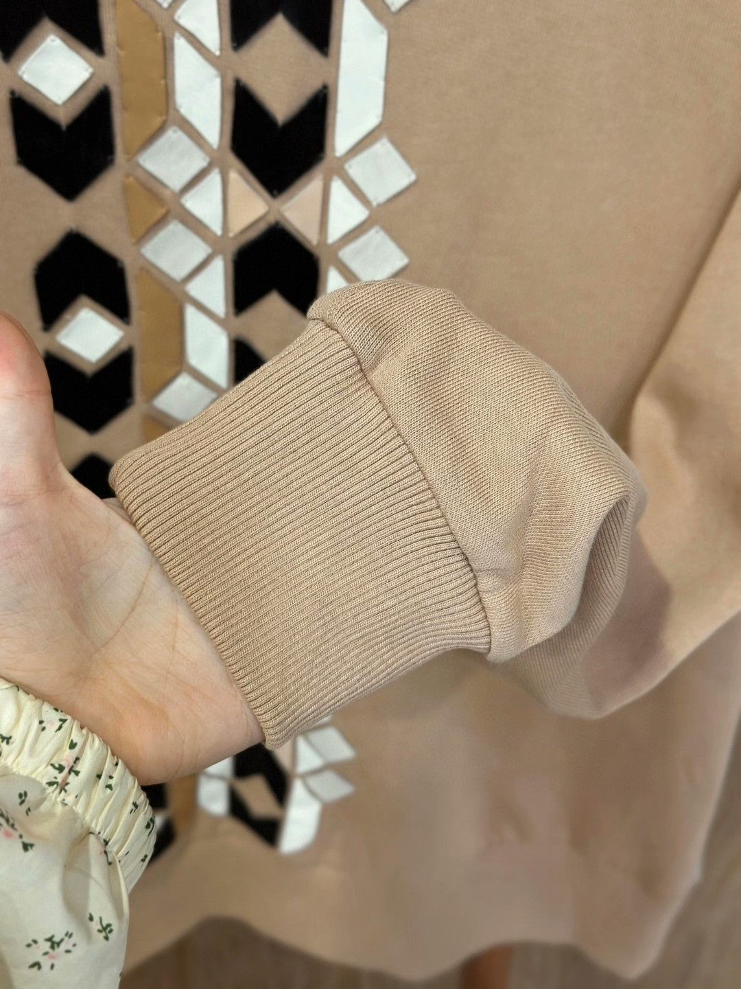 Givenchy GIVENCHY Khaki Casual Crewneck Sweatshirt Size US XS / EU 42 / 0 - 4 Thumbnail