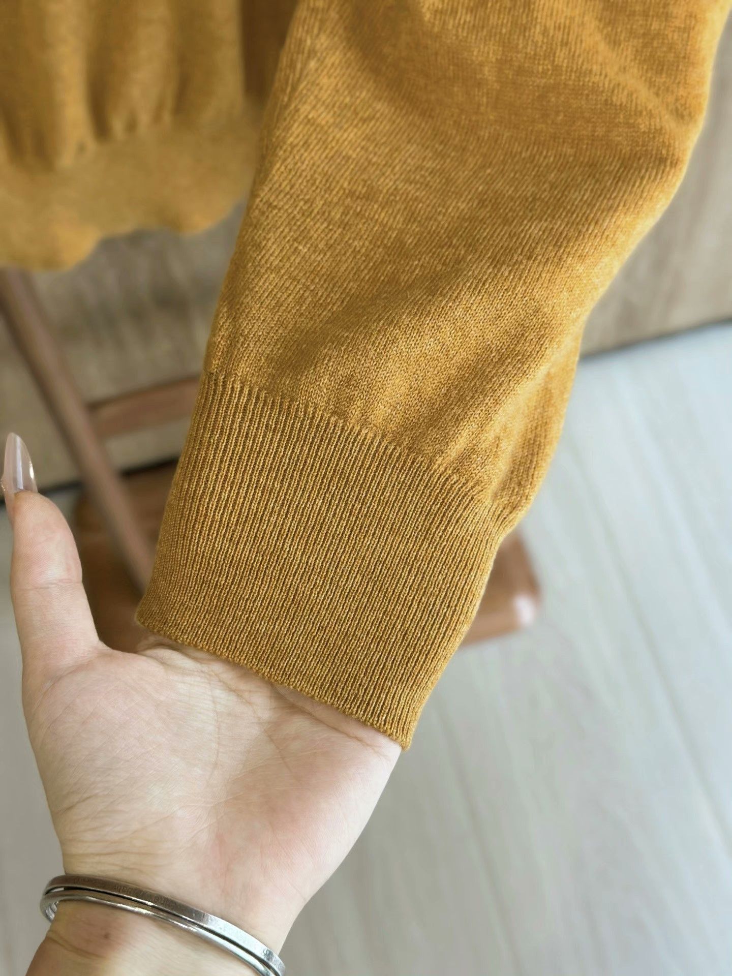 Ermenegildo Zegna Ermenegildo Zegna Yellow V-Neck Cashmere Sweater Size US M / EU 48-50 / 2 - 4 Thumbnail