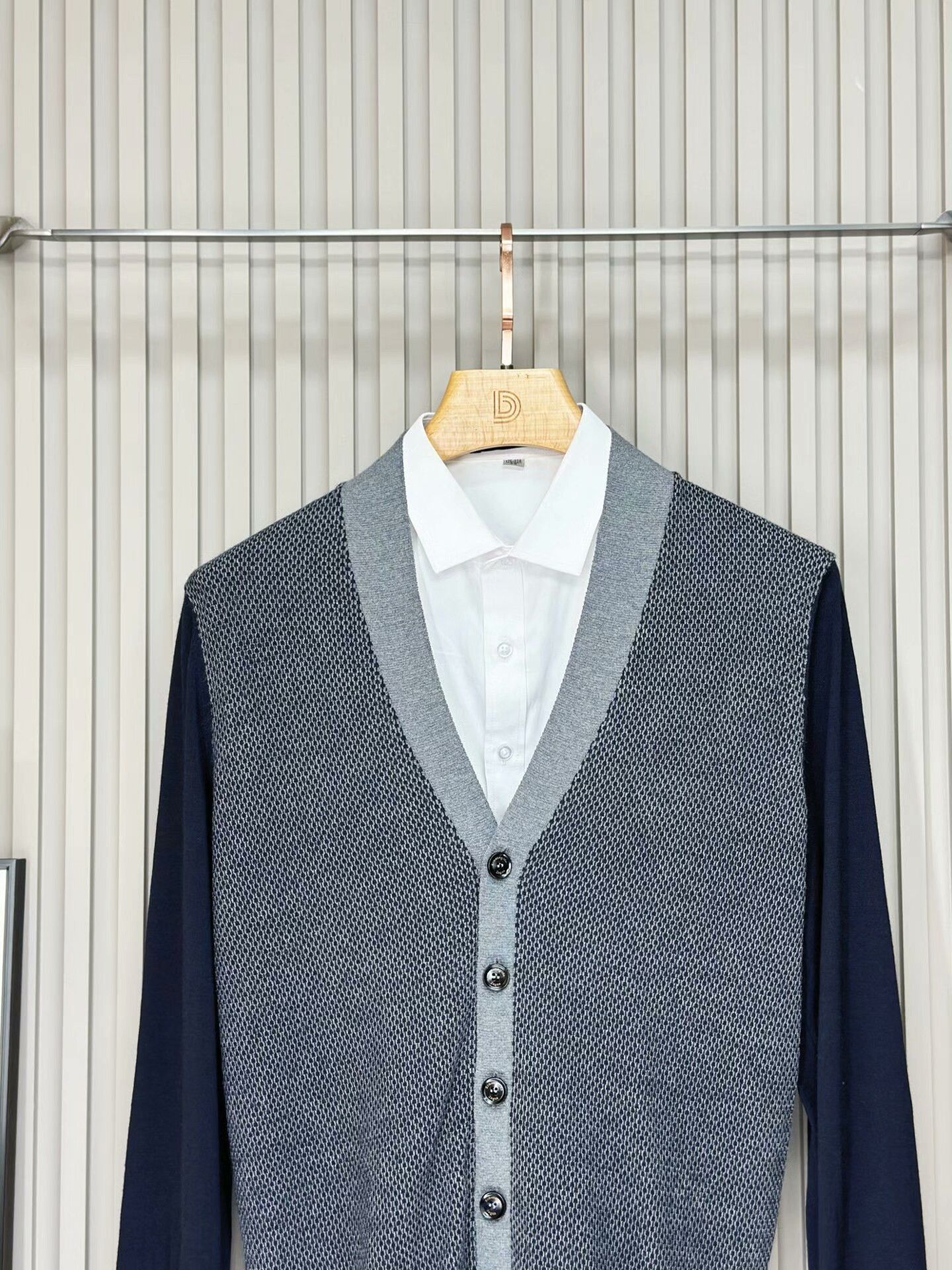 Ermenegildo Zegna Ermenegildo Zegna Blue-Gray V-Neck Wool Sweater Size US S / EU 44-46 / 1 - 3 Thumbnail