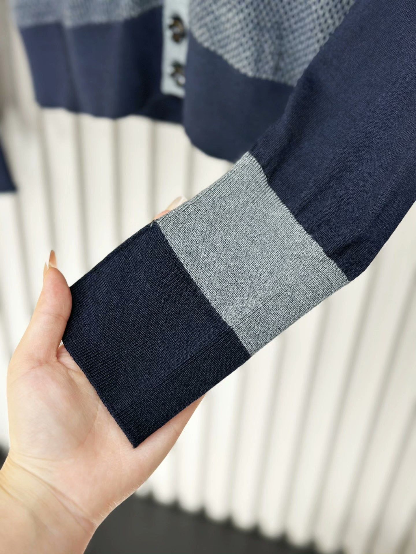 Ermenegildo Zegna Ermenegildo Zegna Blue-Gray V-Neck Wool Sweater Size US S / EU 44-46 / 1 - 4 Thumbnail