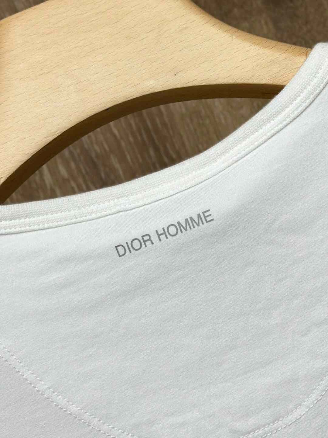 Dior DIOR White V-Neck Casual T-Shirt Size US M / EU 48-50 / 2 - 4 Thumbnail