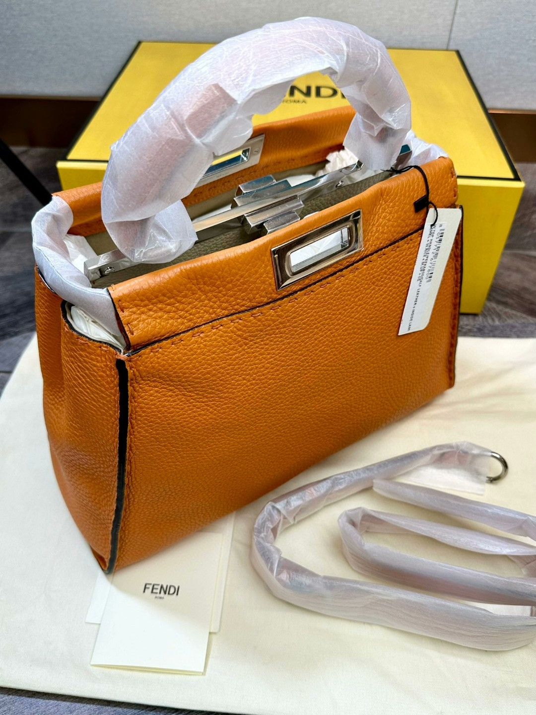 Fendi Fendi Peekaboo Medium Orange Size ONE SIZE - 4 Thumbnail