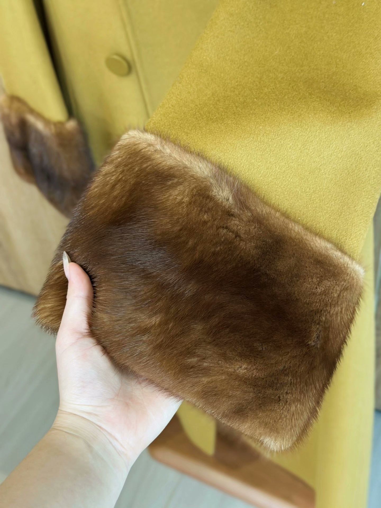Fendi FENDI Wool Coat w/ Mink Cuff Trim Size M / US 6-8 / IT 42-44 - 5 Thumbnail