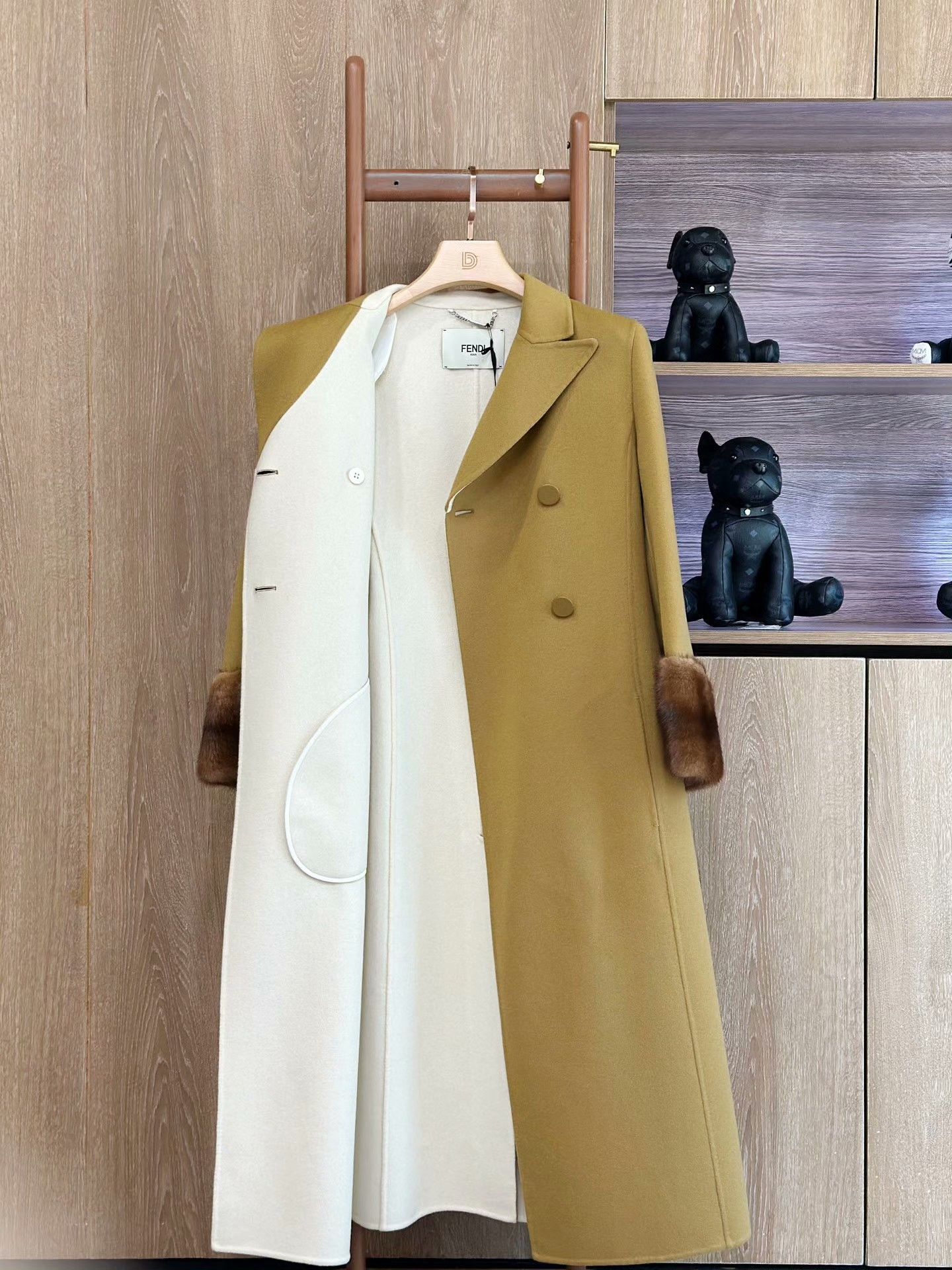 Fendi FENDI Wool Coat w/ Mink Cuff Trim Size M / US 6-8 / IT 42-44 - 3 Thumbnail