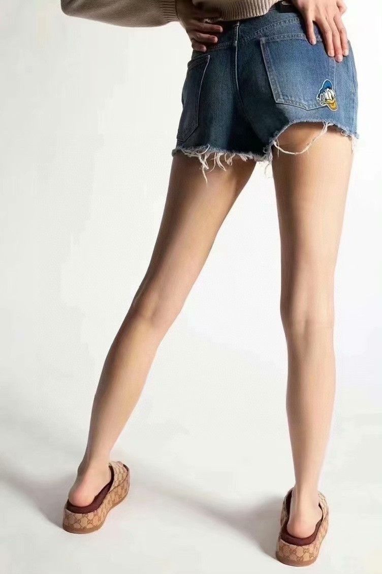 Gucci Gucci SS21 x Donald Duck Denim Shorts Women Size 24" / US 00 / IT 34 - 8 Thumbnail