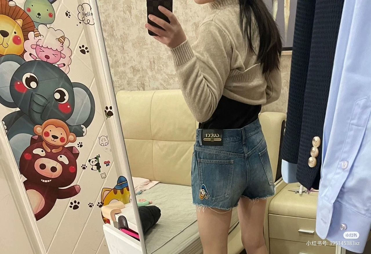 Gucci Gucci SS21 x Donald Duck Denim Shorts Women Size 24" / US 00 / IT 34 - 7 Thumbnail
