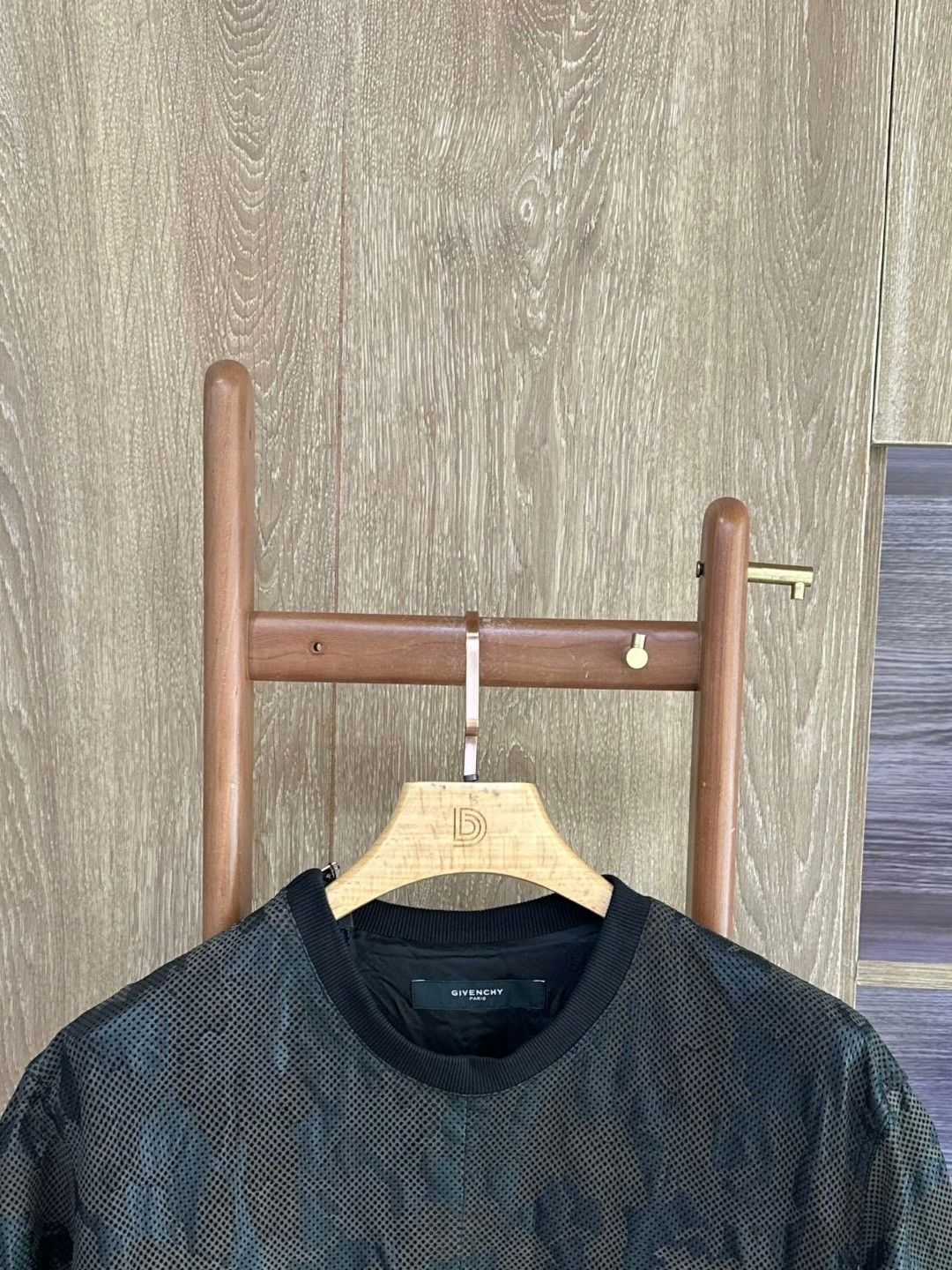 Givenchy GIVENCHY Black Coffee Sheepskin Crew Neck T-shirt Size US M / EU 48-50 / 2 - 3 Thumbnail