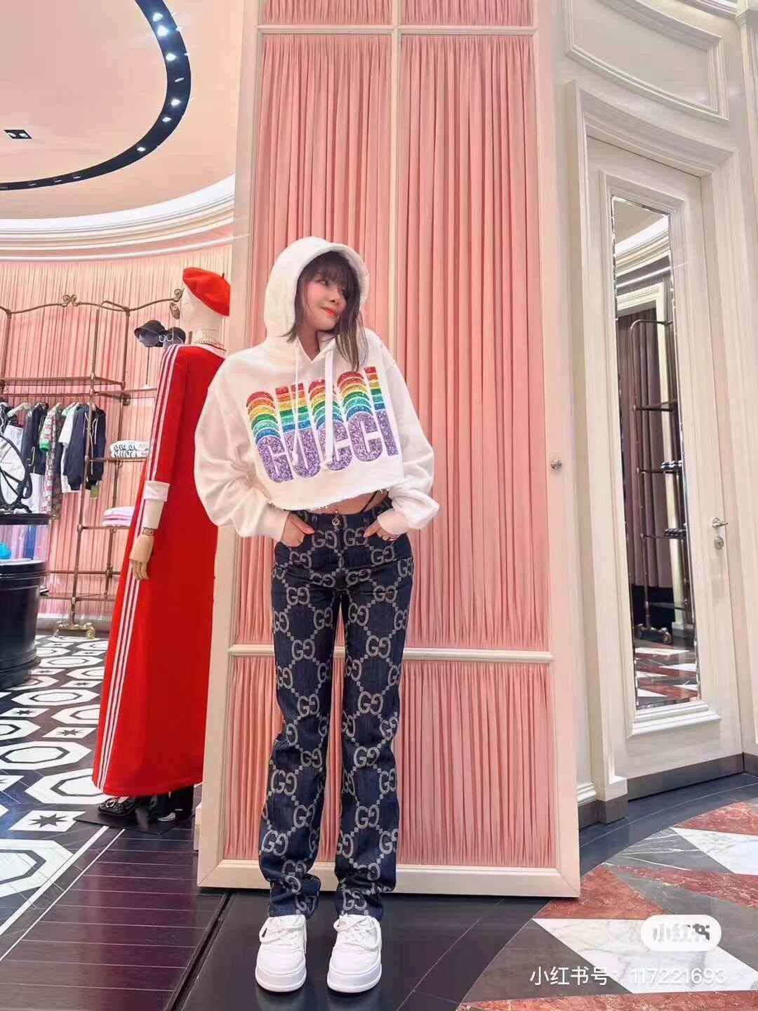 Gucci Gucci Sequin Cropped Sweatshirt Size XXS / US 00 / IT 34 - 4 Thumbnail