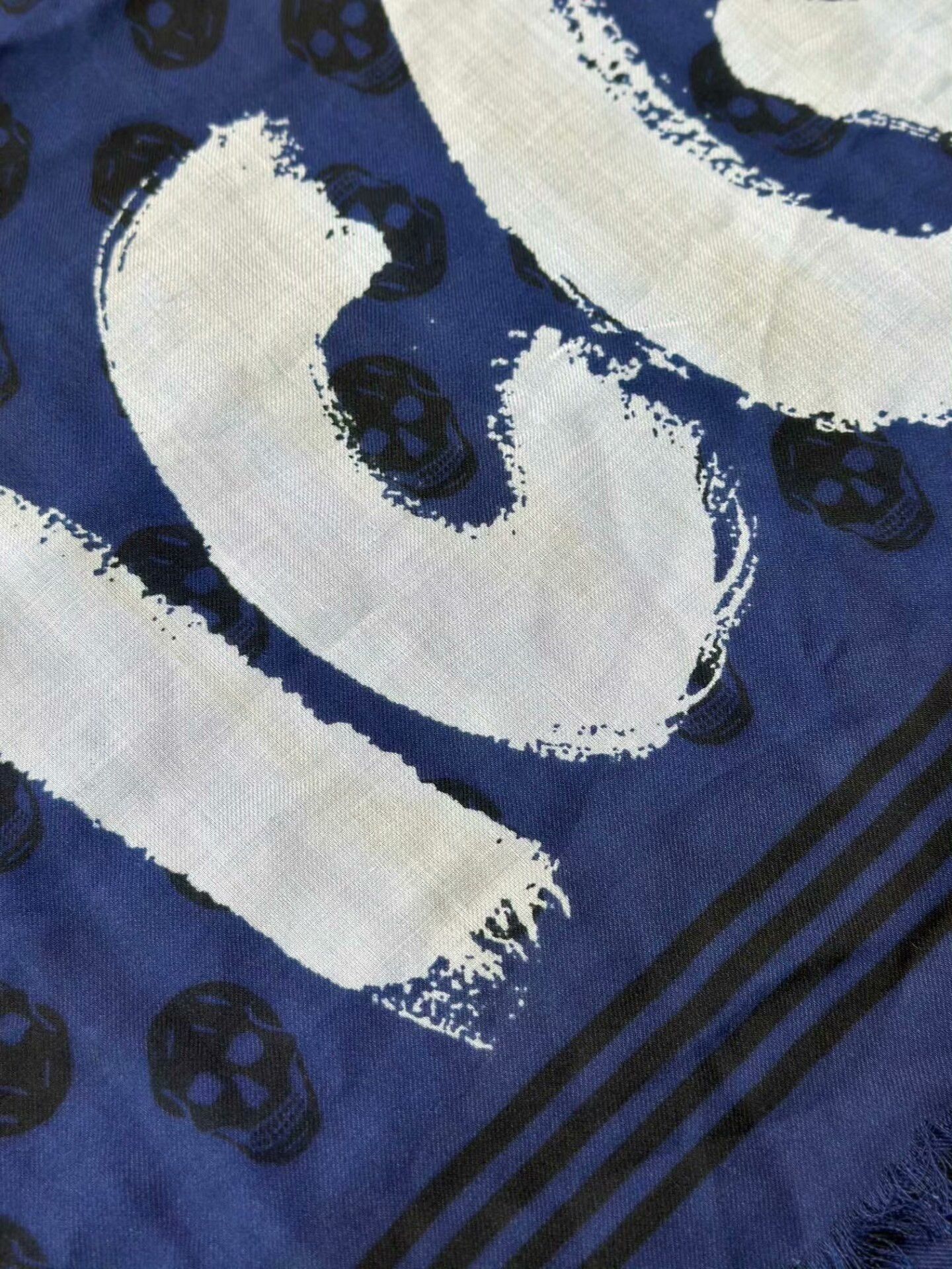 Alexander McQueen Alexander McQueen Skull Print Scarf Size ONE SIZE - 5 Thumbnail