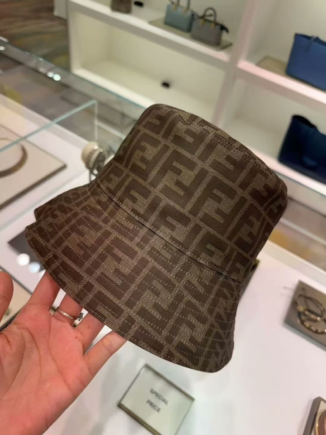 Fendi Fendi Classic Bucket Hat M Size ONE SIZE - 2 Thumbnail