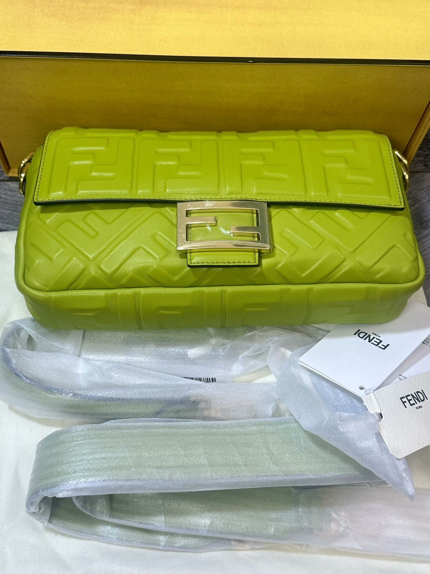 Fendi Fendi Medium Baguette Embossed FF Green Size ONE SIZE - 4 Thumbnail