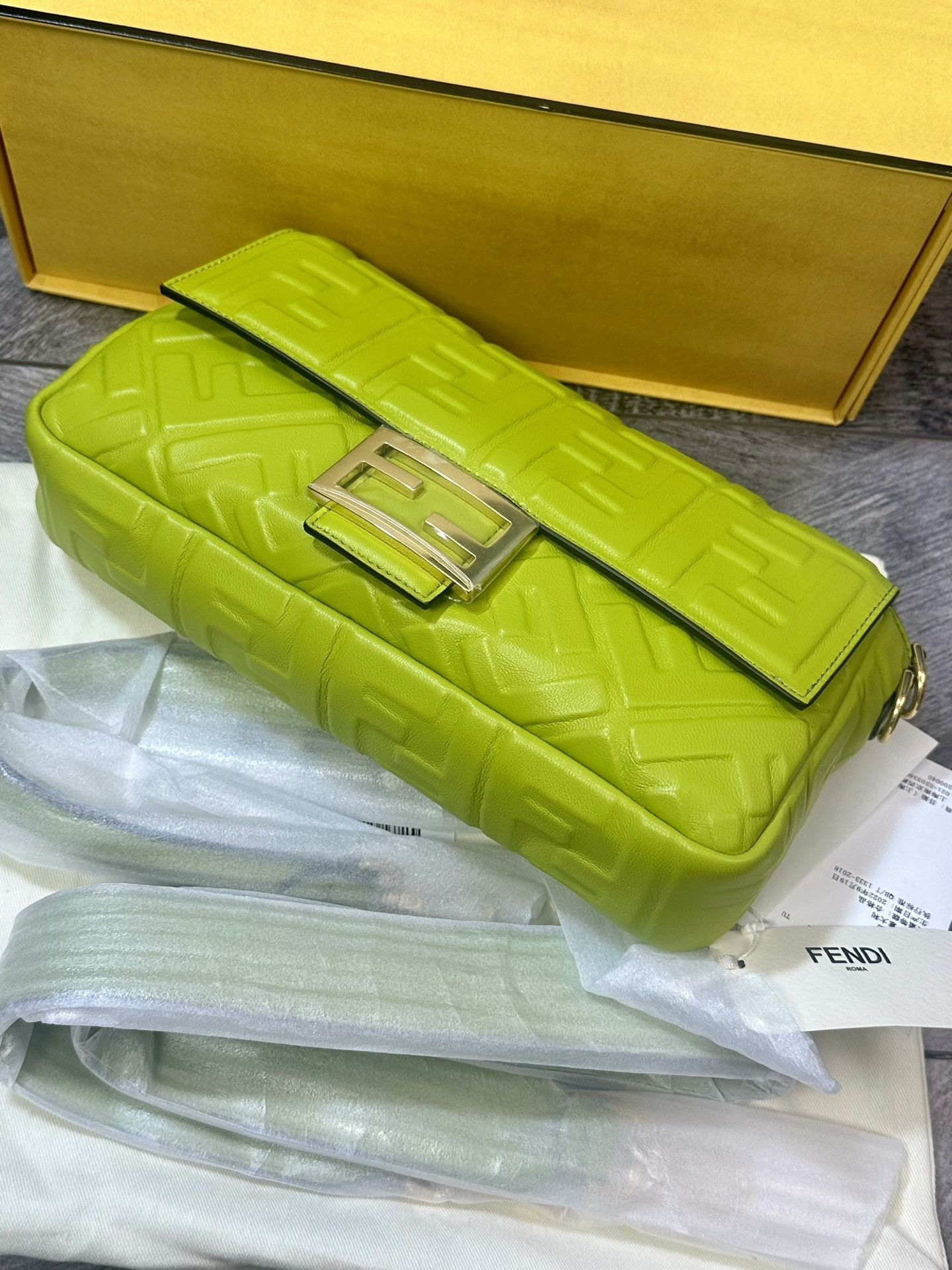Fendi Fendi Medium Baguette Embossed FF Green Size ONE SIZE - 5 Thumbnail