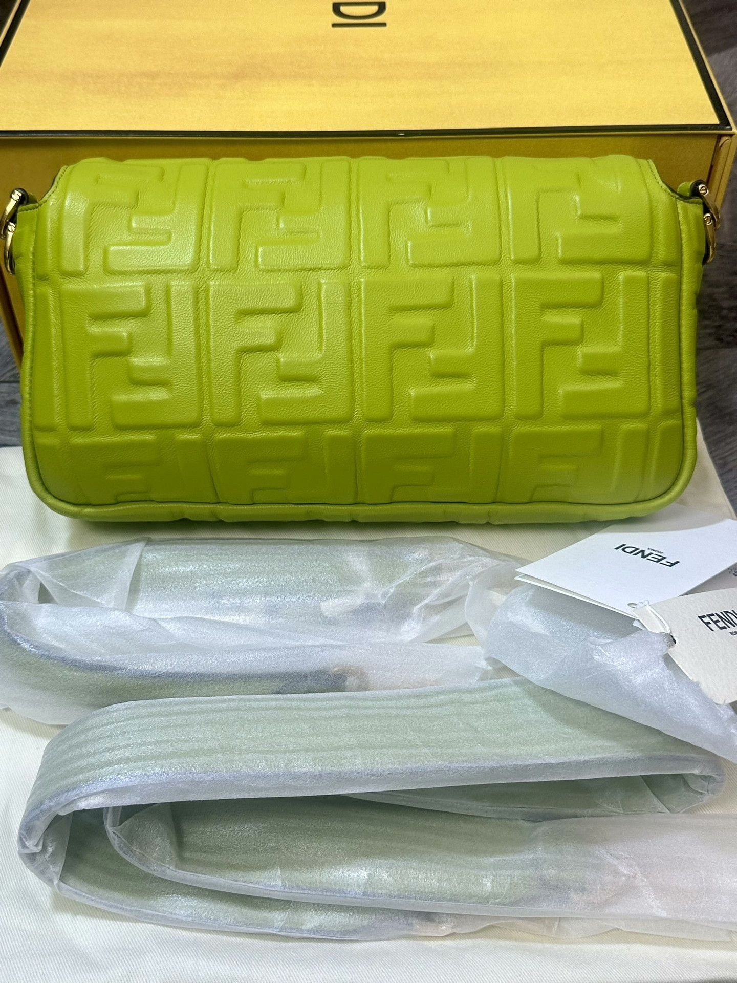 Fendi Fendi Medium Baguette Embossed FF Green Size ONE SIZE - 2 Thumbnail