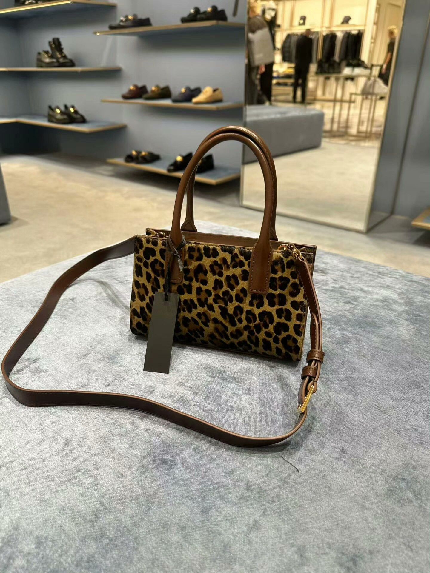 Versace Versace Zhao Lusi Leopard Print Bag Size ONE SIZE - 4 Thumbnail
