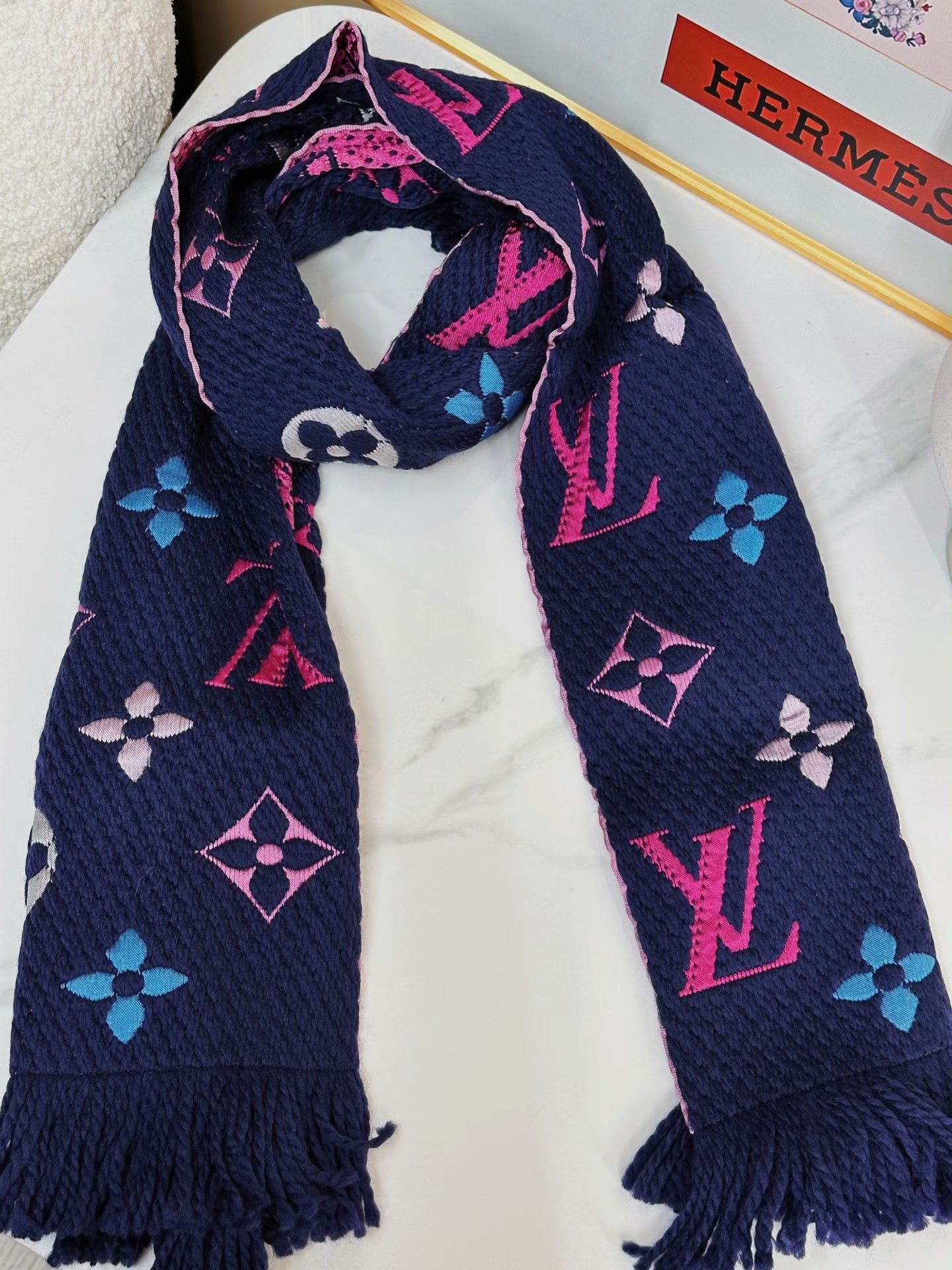 Louis Vuitton LV Logo Print Fringe Scarf Size ONE SIZE - 4 Thumbnail