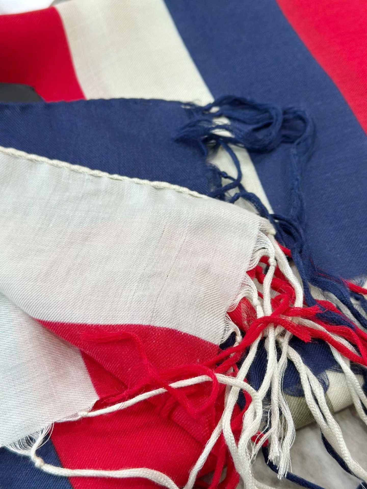 Gucci Gucci Colorblock Casual Long Silk Scarf Size ONE SIZE - 5 Thumbnail
