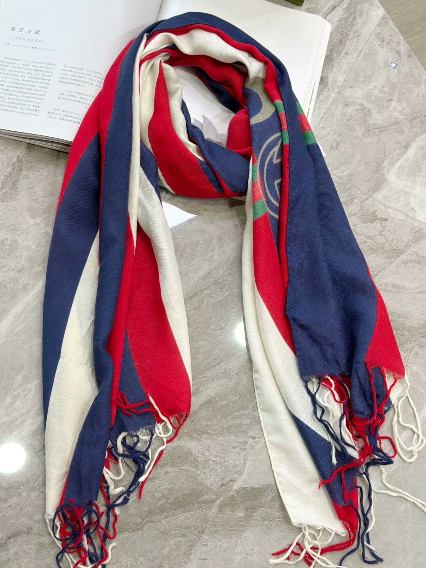 Gucci Gucci Colorblock Casual Long Silk Scarf Size ONE SIZE - 3 Thumbnail