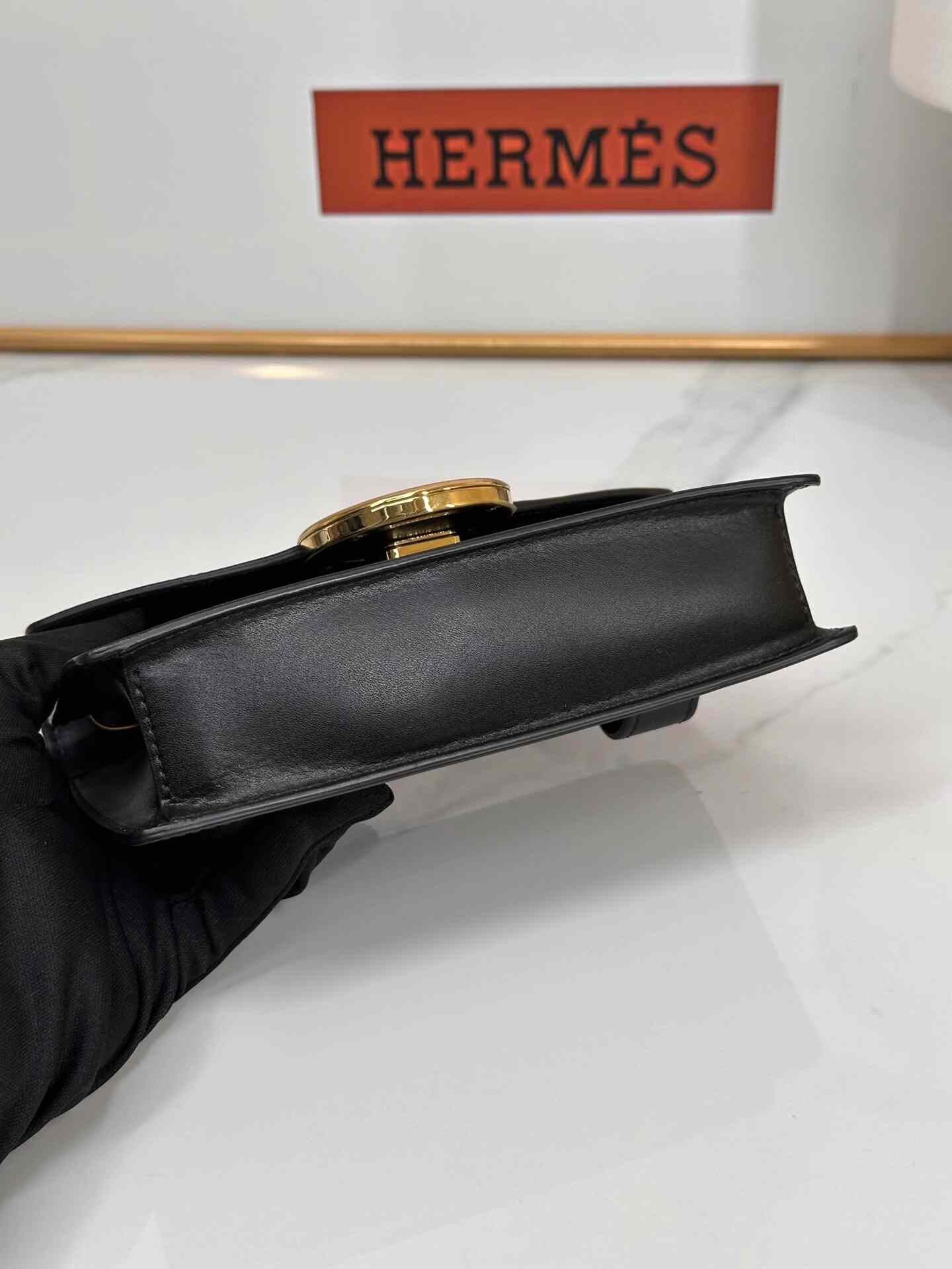 Fendi Fendi Roma Capsule Waist Chain Bag Size ONE SIZE - 4 Thumbnail