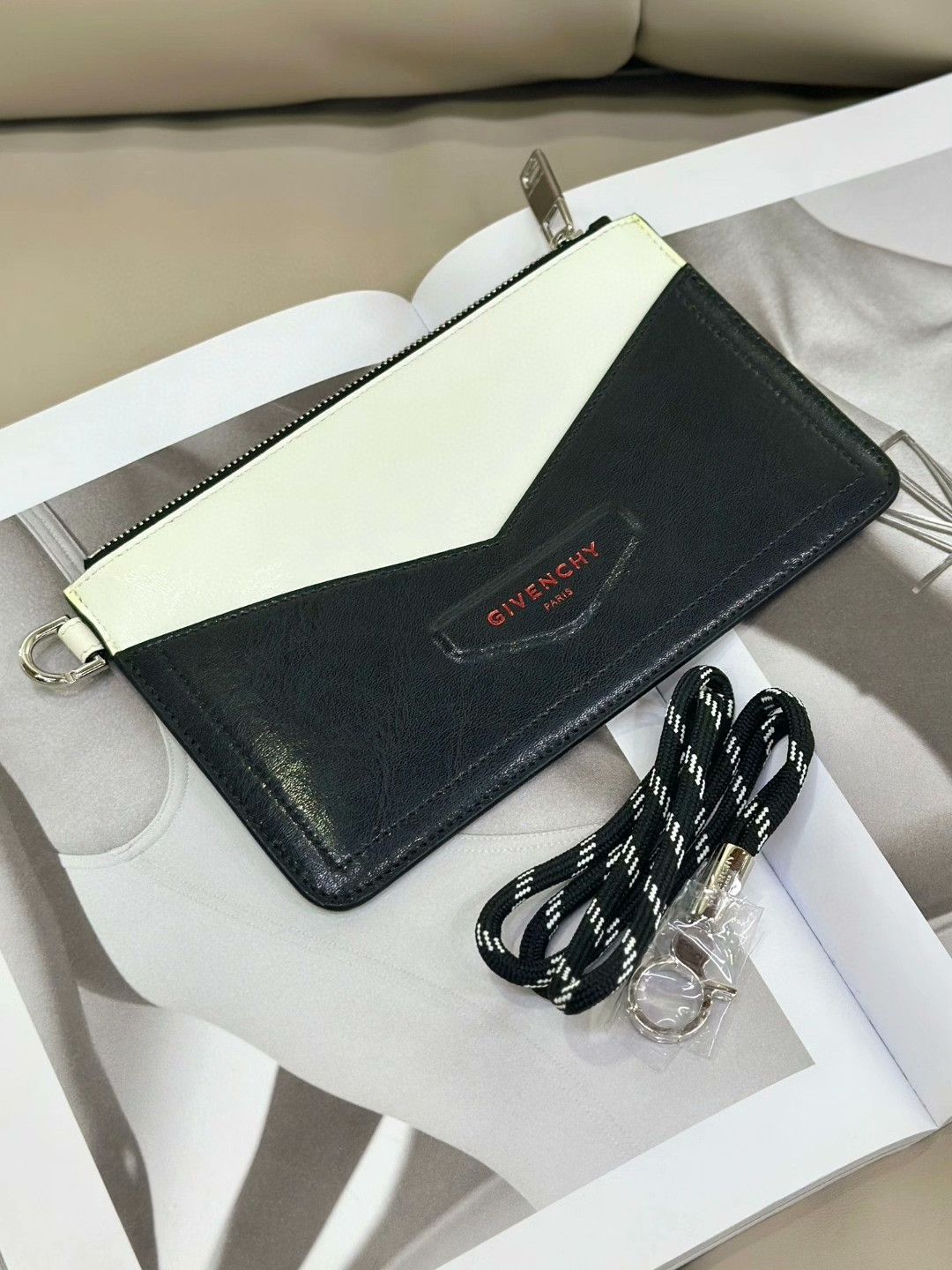 Givenchy Givenchy Black White Colorblock Handbag Size ONE SIZE - 2 Thumbnail