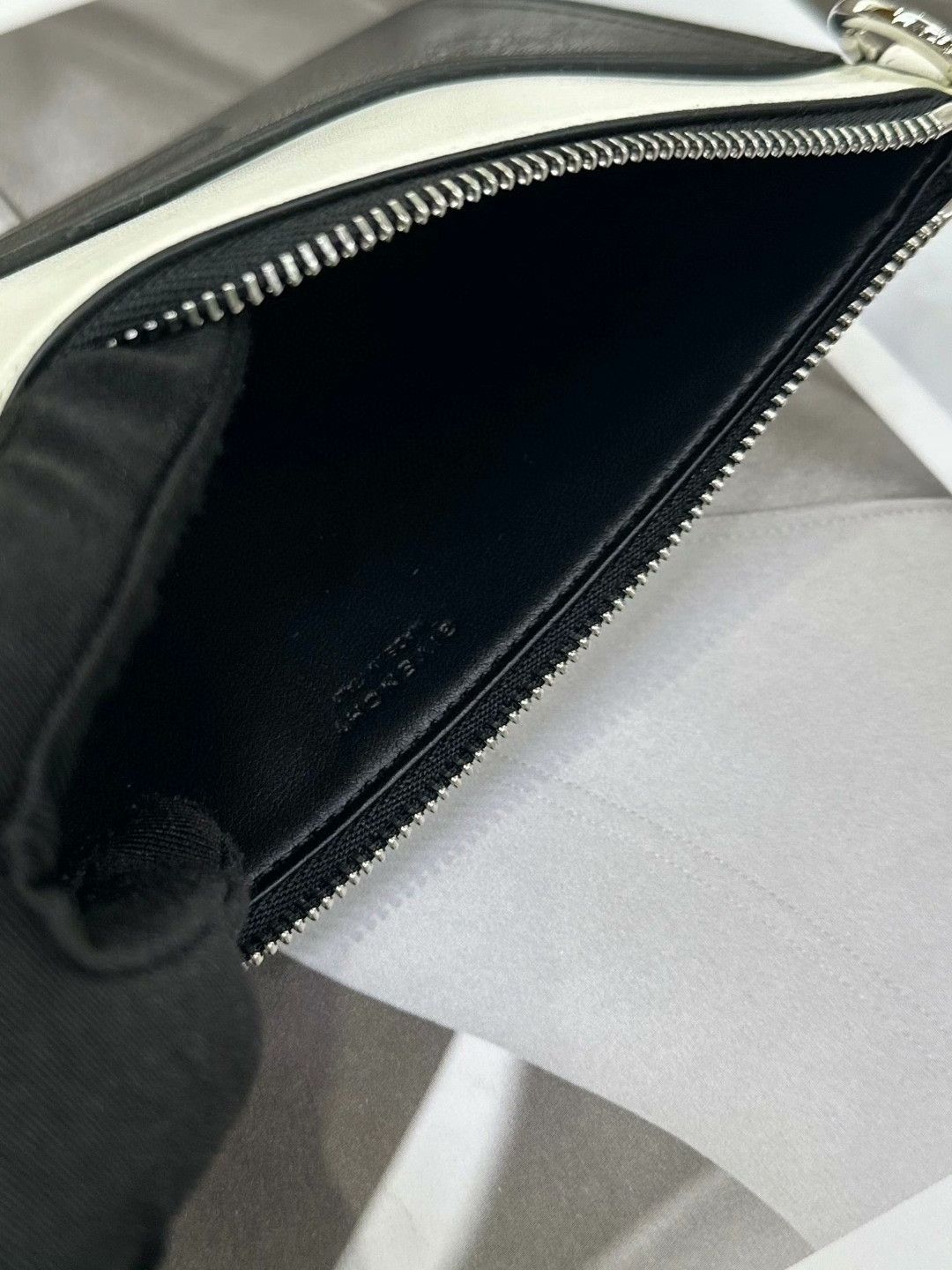 Givenchy Givenchy Black White Colorblock Handbag Size ONE SIZE - 6 Thumbnail