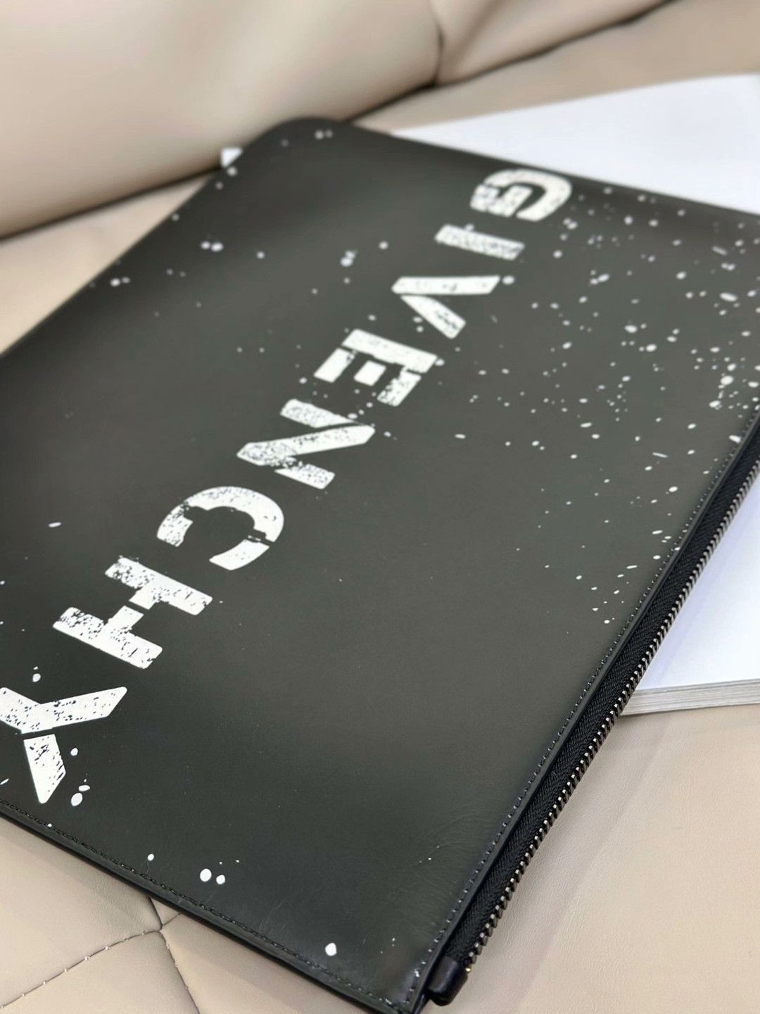 Givenchy Givenchy Black Casual Clutch Bag Size ONE SIZE - 4 Thumbnail