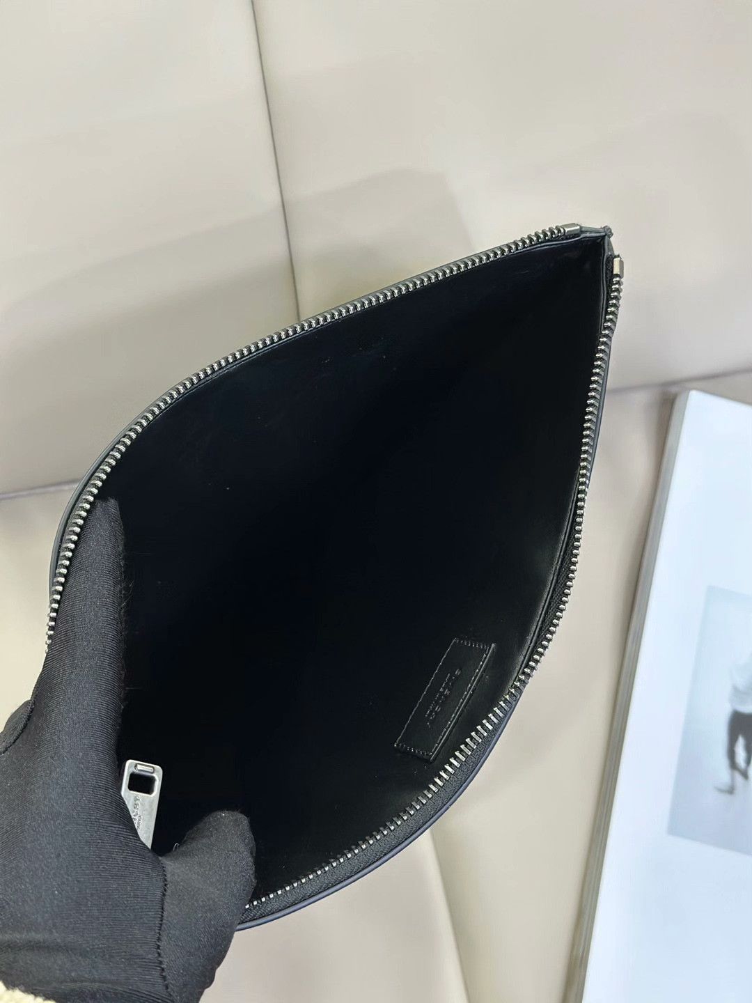 Givenchy Givenchy Black Casual Clutch Bag Size ONE SIZE - 6 Thumbnail