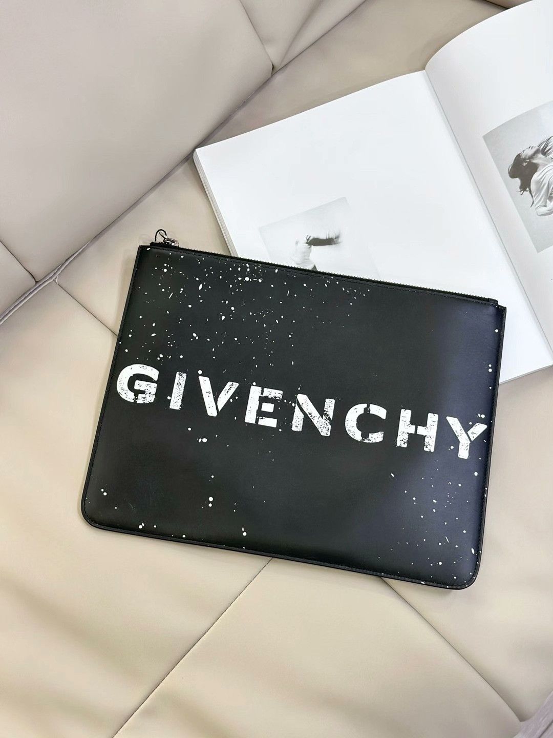 Givenchy Givenchy Black Casual Clutch Bag Size ONE SIZE - 2 Thumbnail