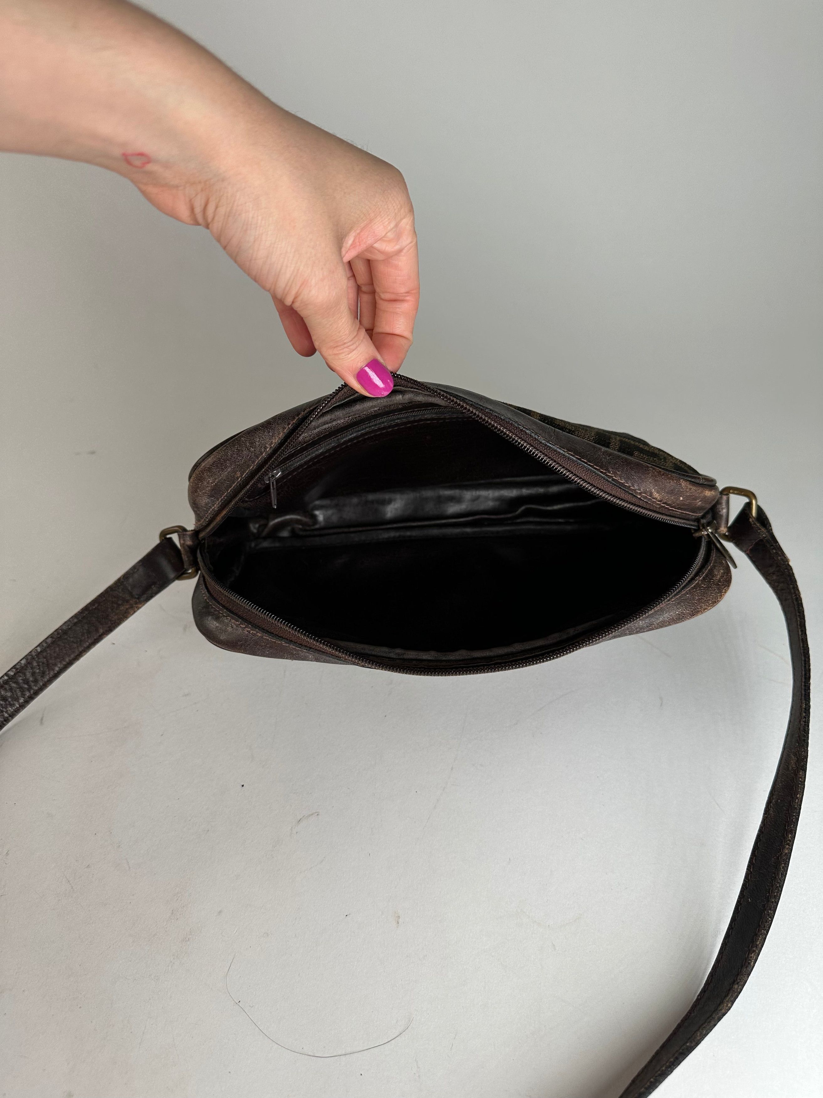 Fendi Vintage Monogram Shoulder Bag Brown Size ONE SIZE - 15 Thumbnail