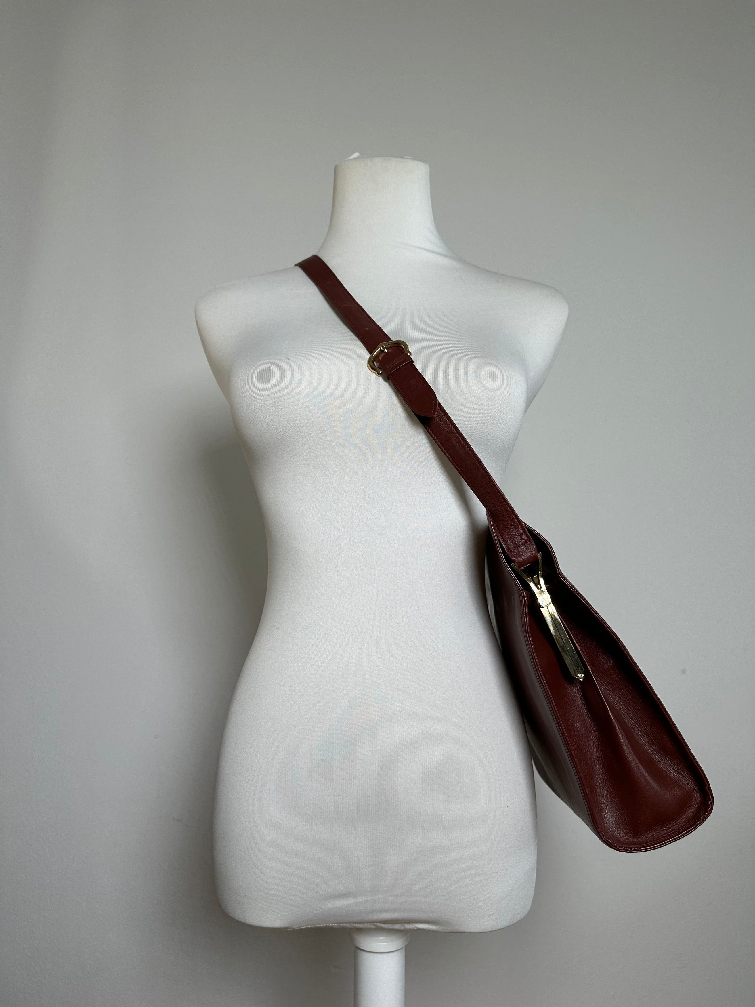 Cartier Vintage Leather Shoulder Bag Burgundy Size ONE SIZE - 10 Thumbnail