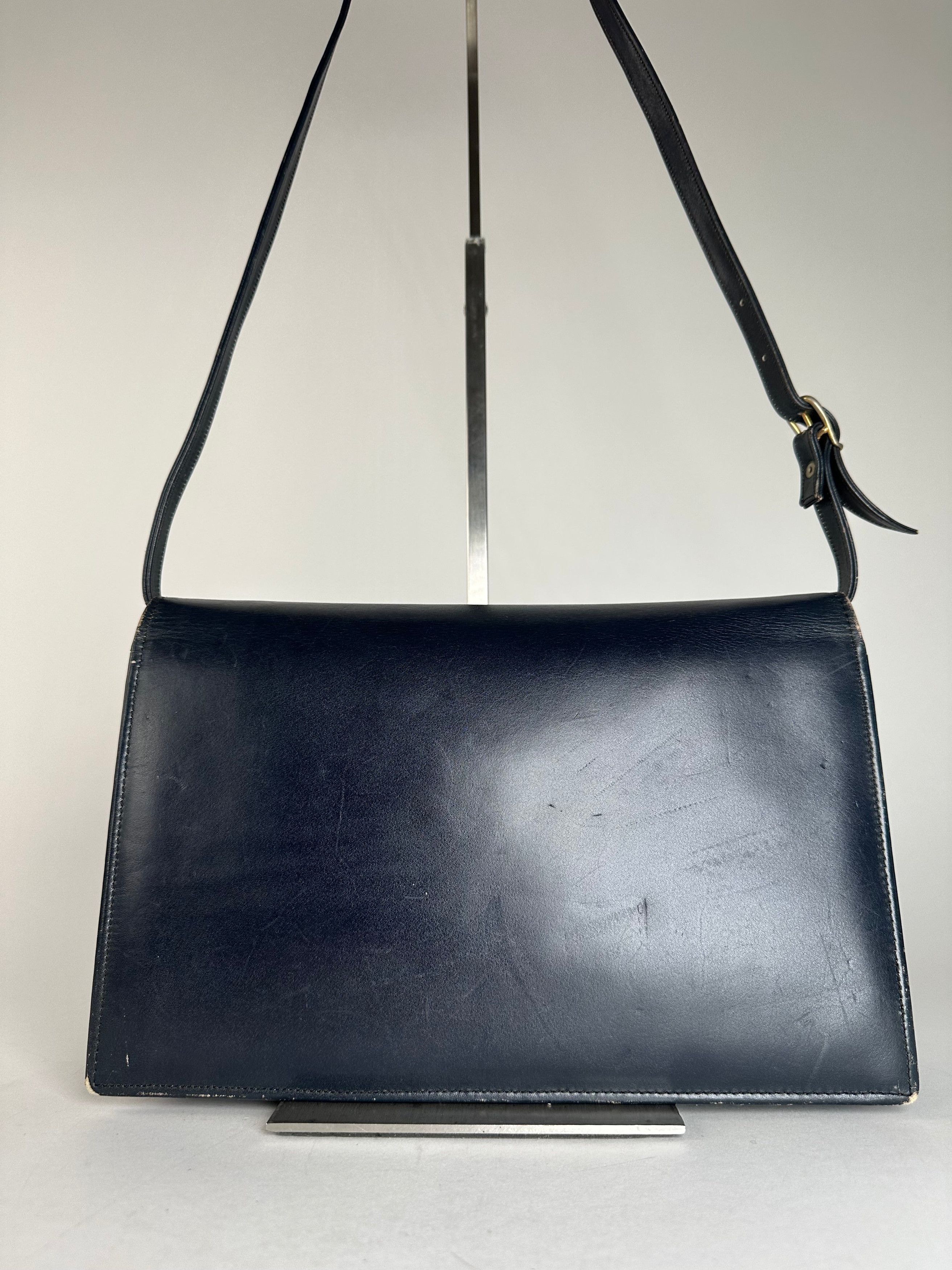 Givenchy Vintage Leather Shoulder Bag Navy Size ONE SIZE - 13 Thumbnail
