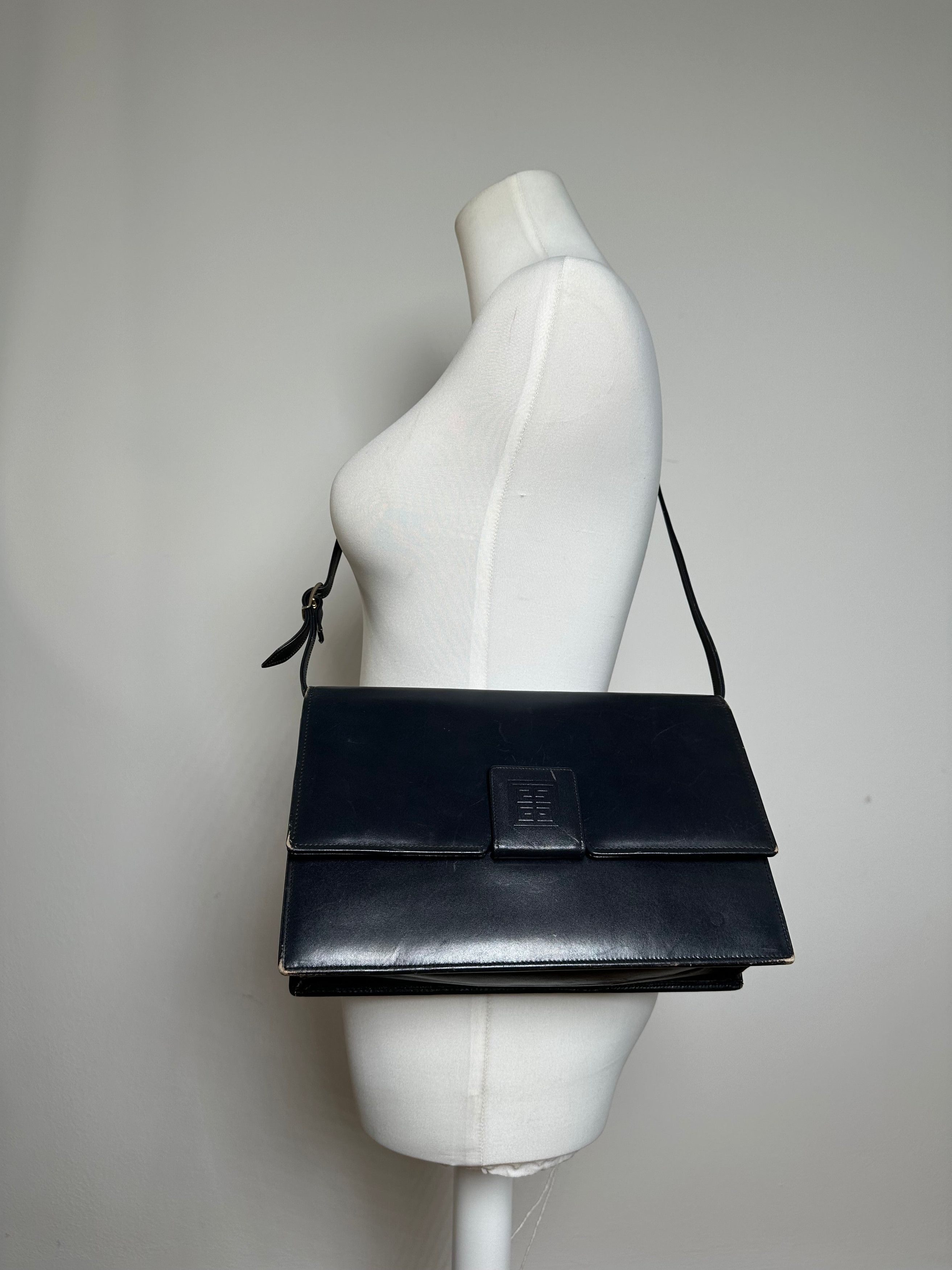 Givenchy Vintage Leather Shoulder Bag Navy Size ONE SIZE - 4 Thumbnail