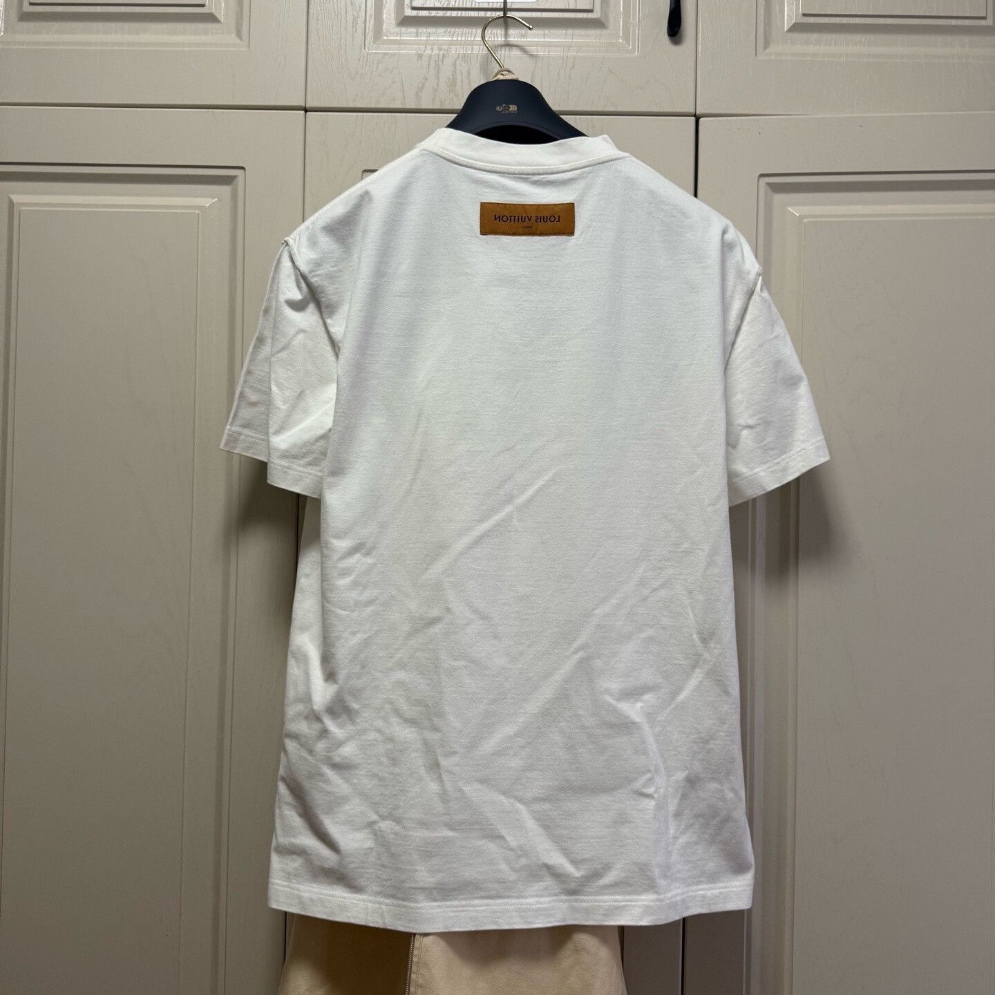 Louis Vuitton Louis Vuitton White Embossed Short-Sleeve M Size US M / EU 48-50 / 2 - 2 Thumbnail