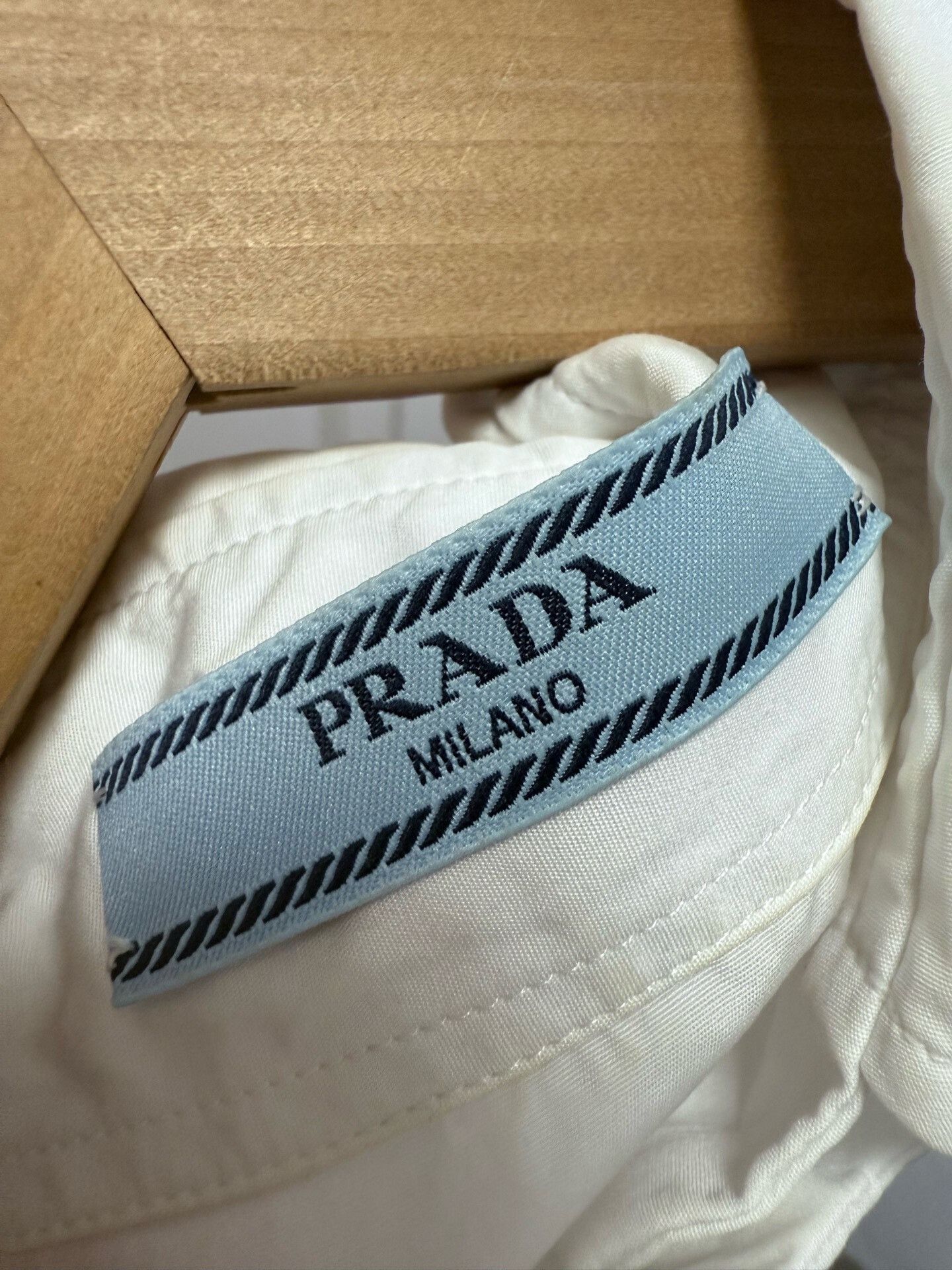 Prada Prada Women's Short-Sleeve Shirt 42 Size M / US 6-8 / IT 42-44 - 8 Thumbnail