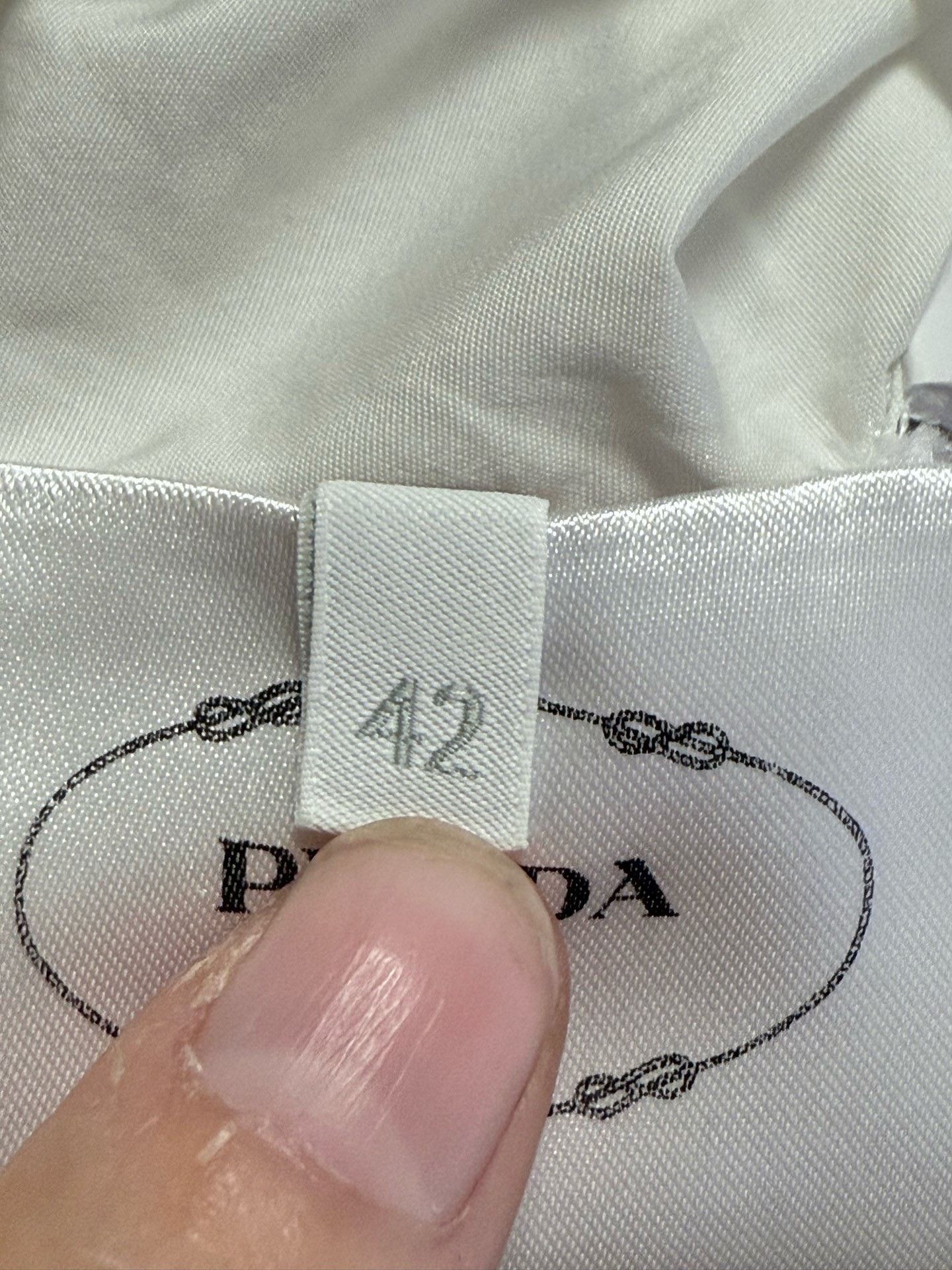 Prada Prada Women's Short-Sleeve Shirt 42 Size M / US 6-8 / IT 42-44 - 4 Thumbnail