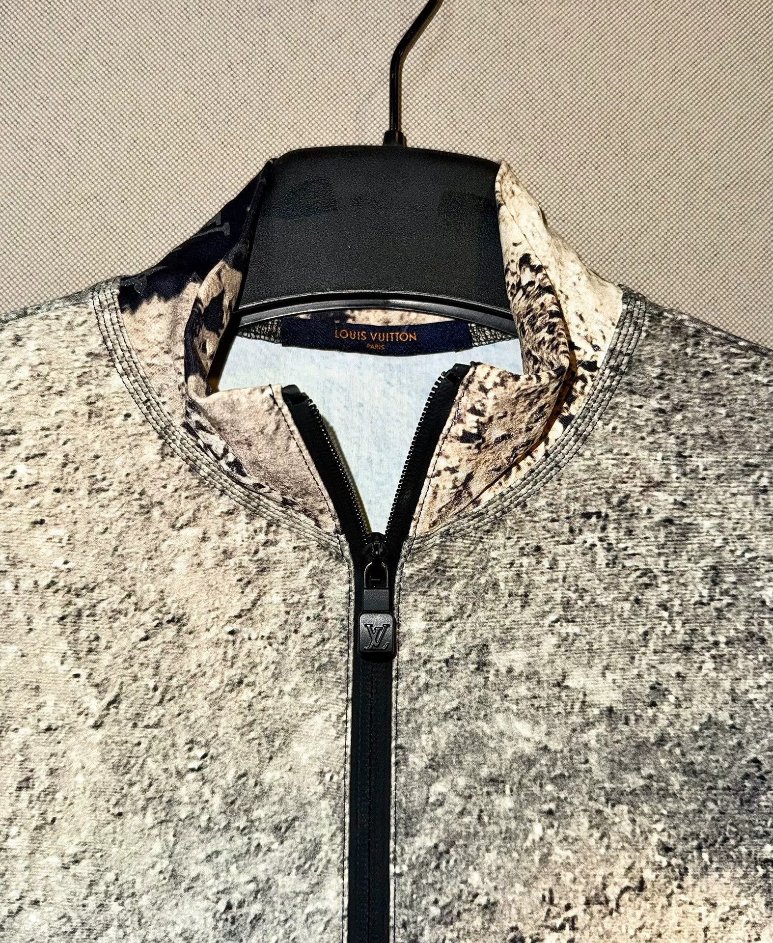 Louis Vuitton Louis Vuitton Monogram Reflective Quick-Dry Top Size US L / EU 52-54 / 3 - 2 Thumbnail