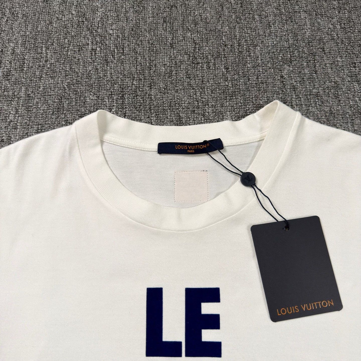 Louis Vuitton Louis Vuitton 25 Earth Flocked Logo White Tee Size US L / EU 52-54 / 3 - 3 Thumbnail