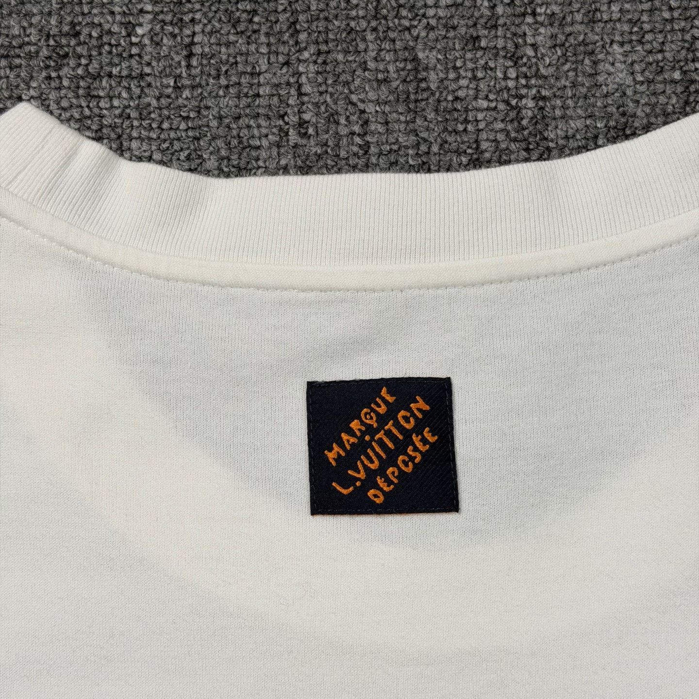 Louis Vuitton Louis Vuitton 25 Earth Flocked Logo White Tee Size US L / EU 52-54 / 3 - 8 Thumbnail
