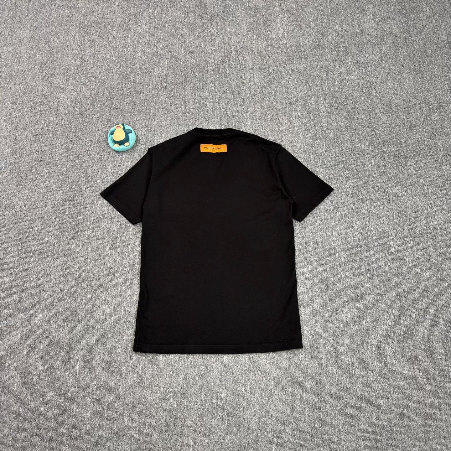 Louis Vuitton LV Multi-Element Gesture Logo Black T-Shirt Size US L / EU 52-54 / 3 - 2 Thumbnail