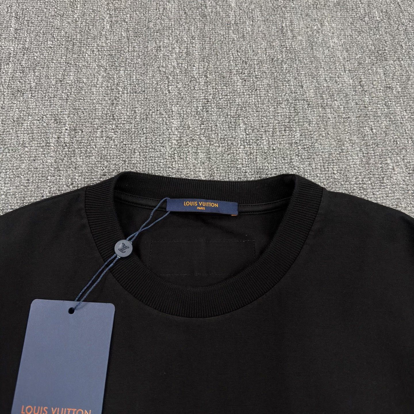 Louis Vuitton LV Multi-Element Gesture Logo Black T-Shirt Size US L / EU 52-54 / 3 - 3 Thumbnail