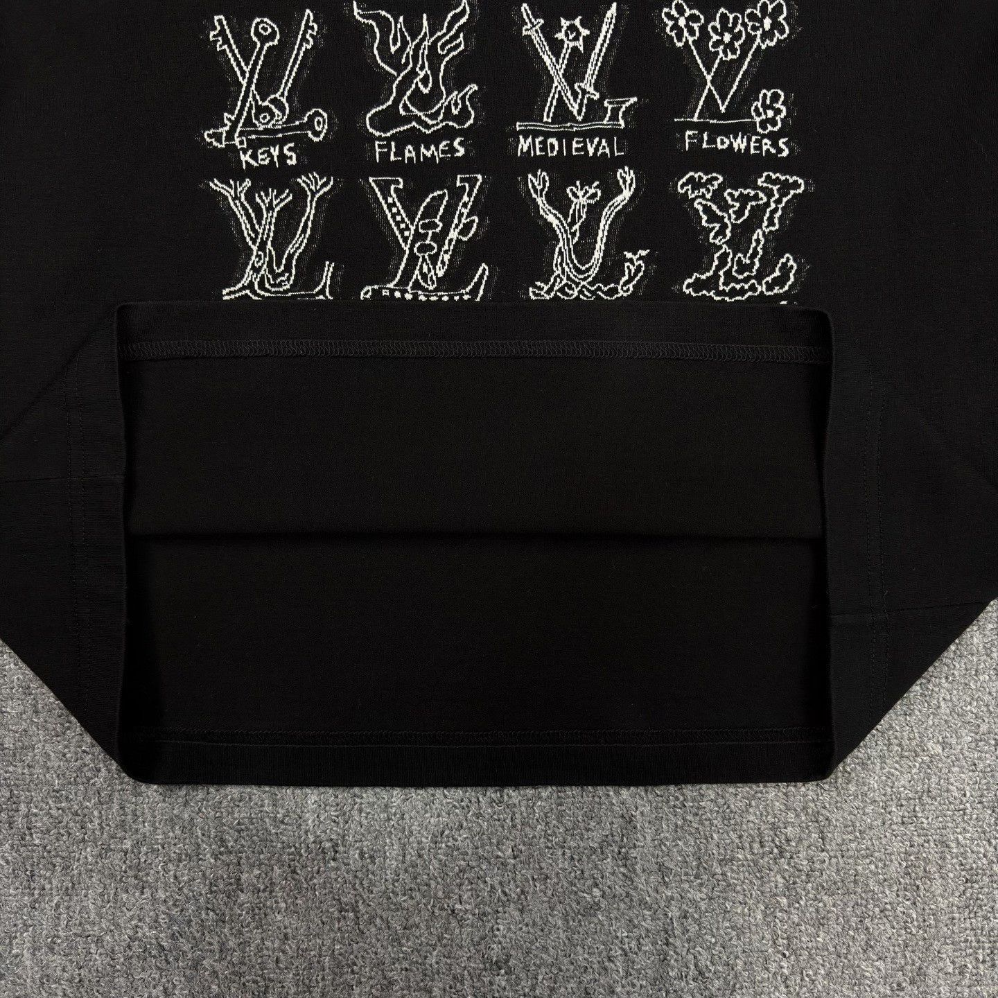 Louis Vuitton LV Multi-Element Gesture Logo Black T-Shirt Size US L / EU 52-54 / 3 - 5 Thumbnail