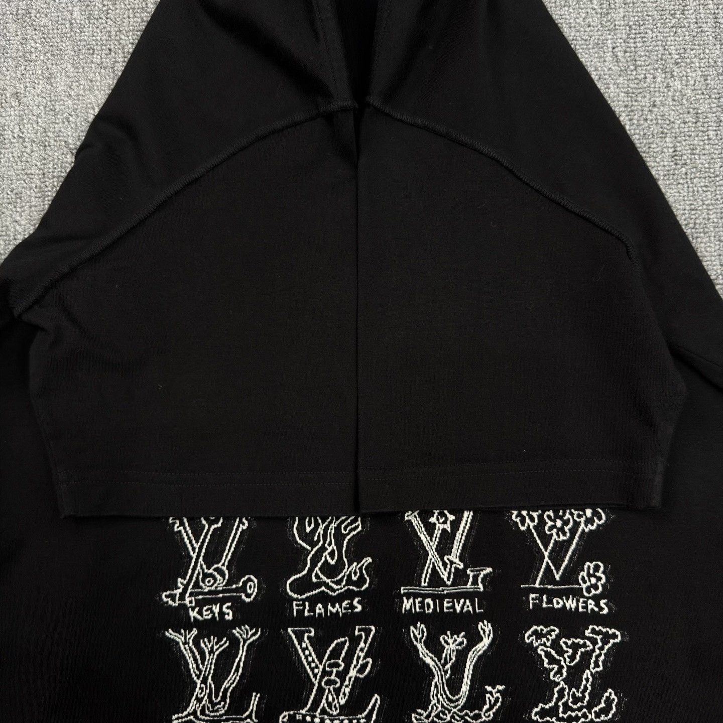 Louis Vuitton LV Multi-Element Gesture Logo Black T-Shirt Size US L / EU 52-54 / 3 - 4 Thumbnail